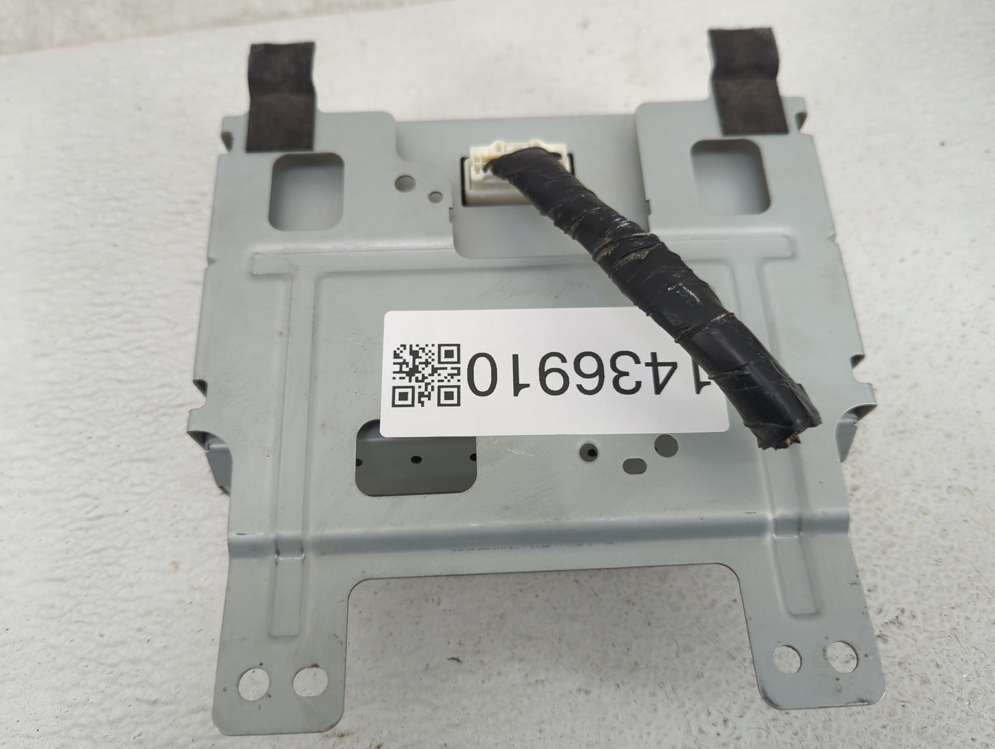 2008-2015 Nissan Armada Information Display Screen - Oemusedautoparts1.com