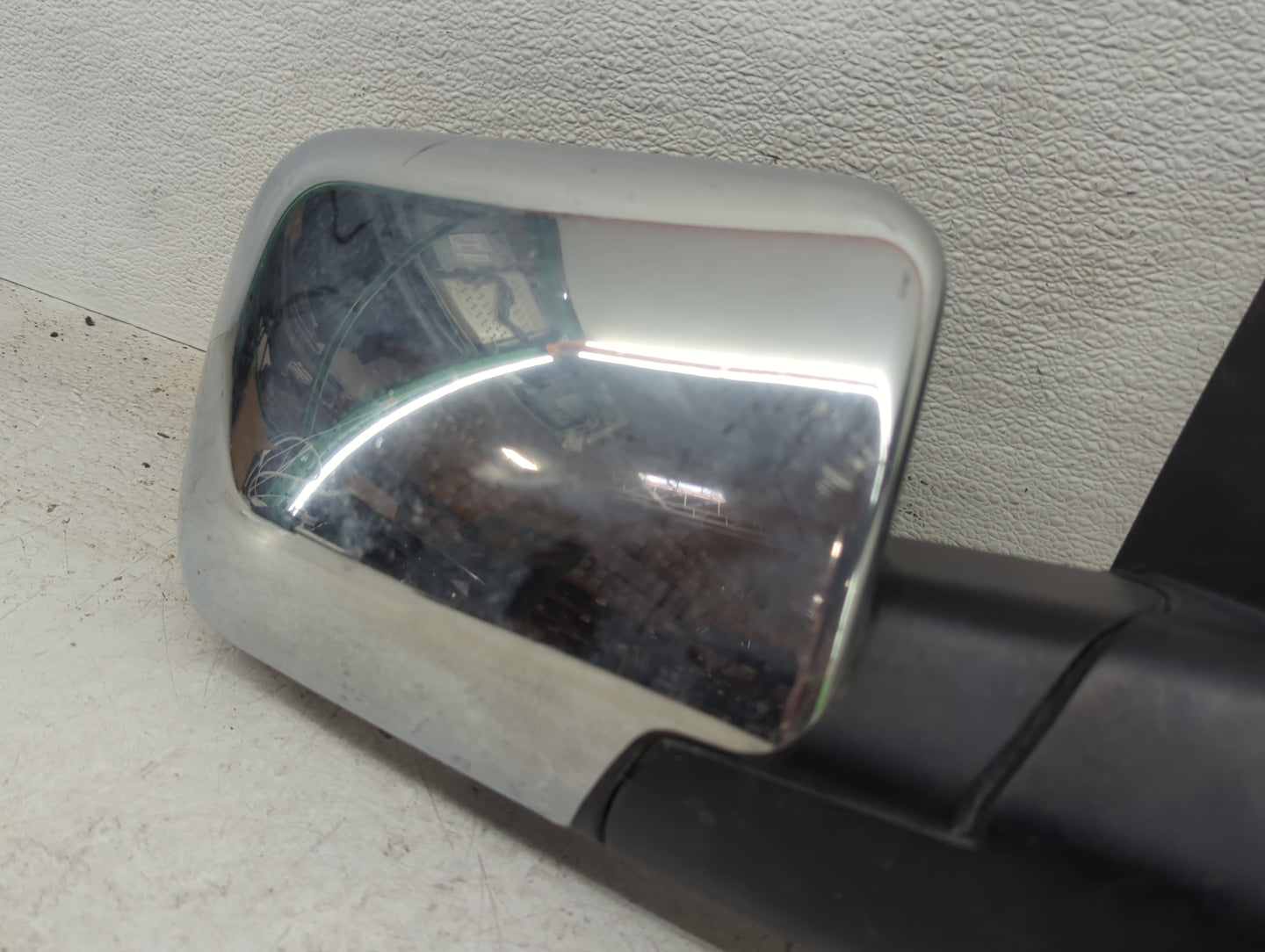 2009-2015 Nissan Armada Passenger Side View Mirror - Right Door Mirror OEM Used - Oemusedautoparts1.com