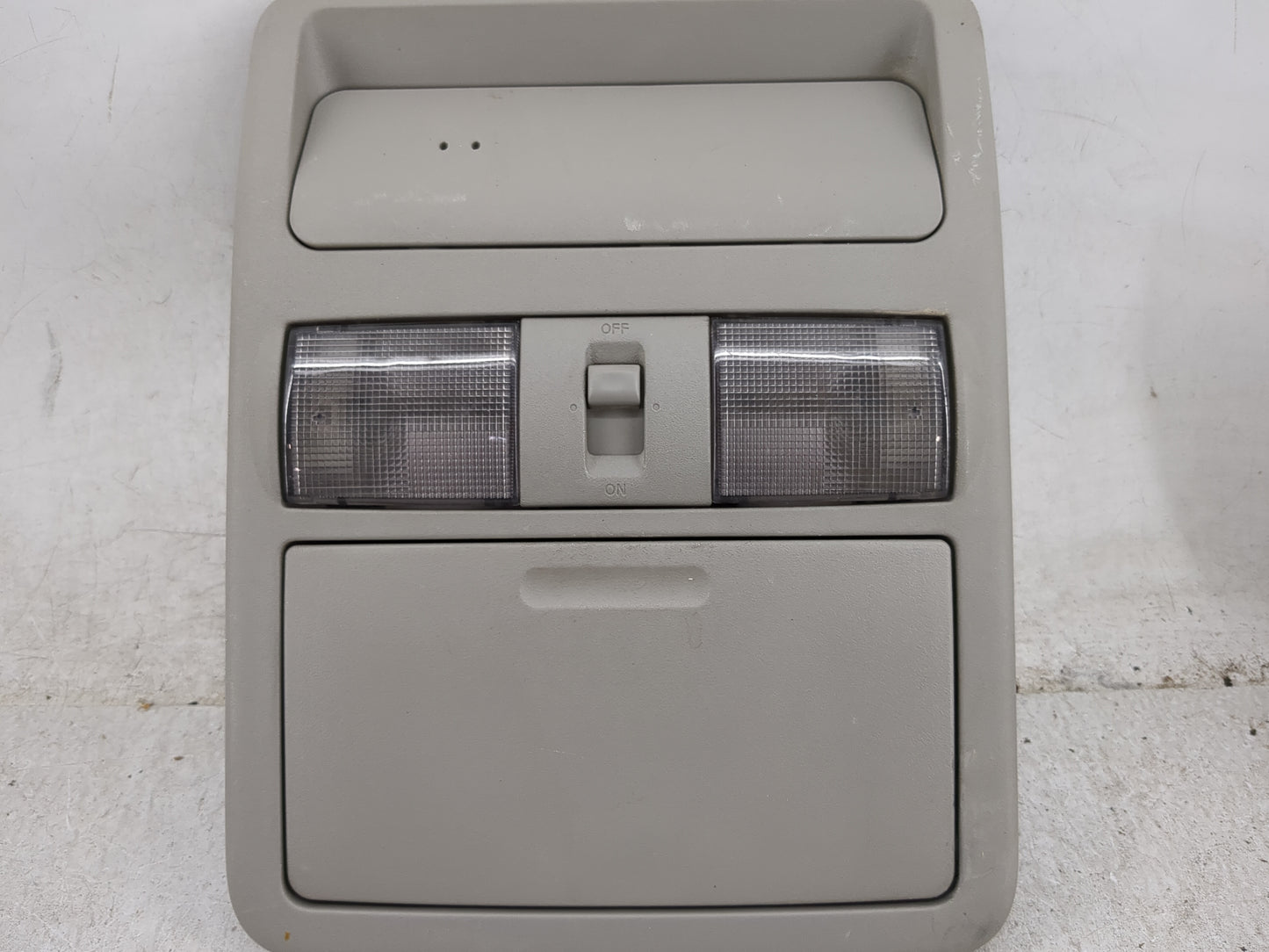 2015 Nissan Frontier Overhead Roof Console - Oemusedautoparts1.com