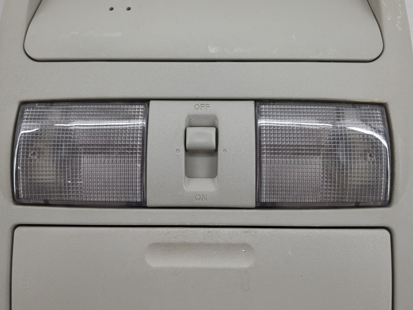 2015 Nissan Frontier Overhead Roof Console - Oemusedautoparts1.com