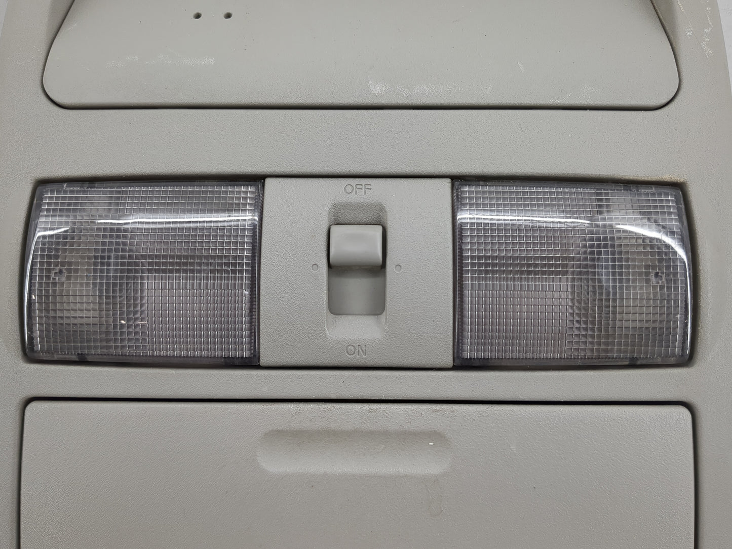 2015 Nissan Frontier Overhead Roof Console - Oemusedautoparts1.com