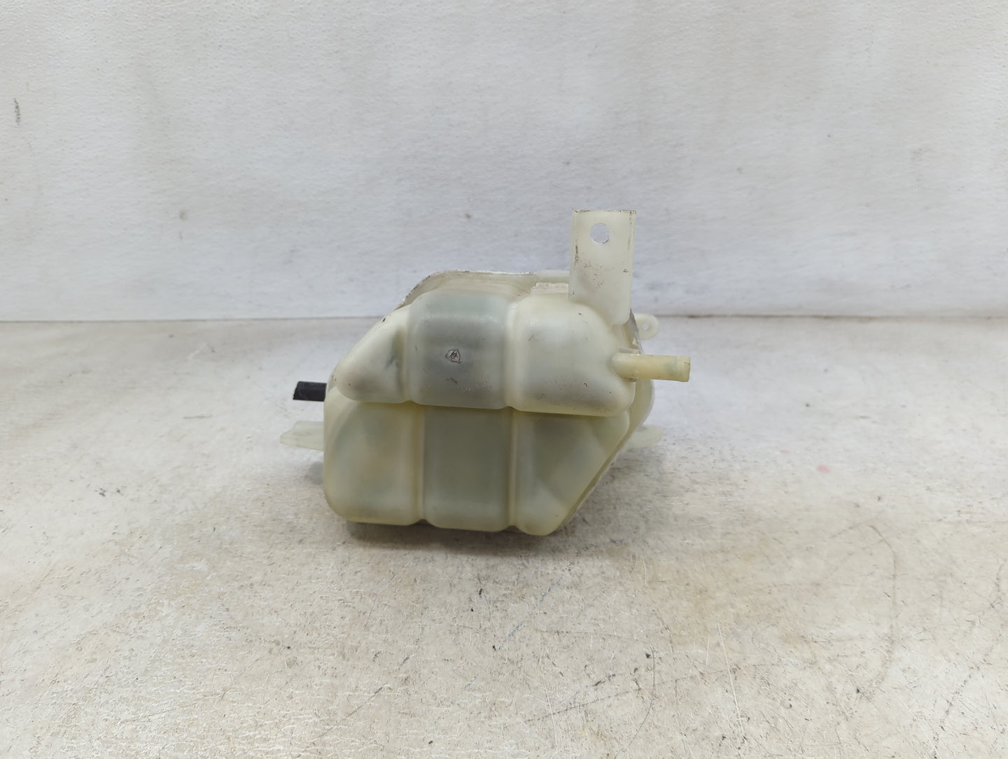 2005 Nissan Frontier Radiator Coolant Overflow Expansion Tank Bottle - Oemusedautoparts1.com
