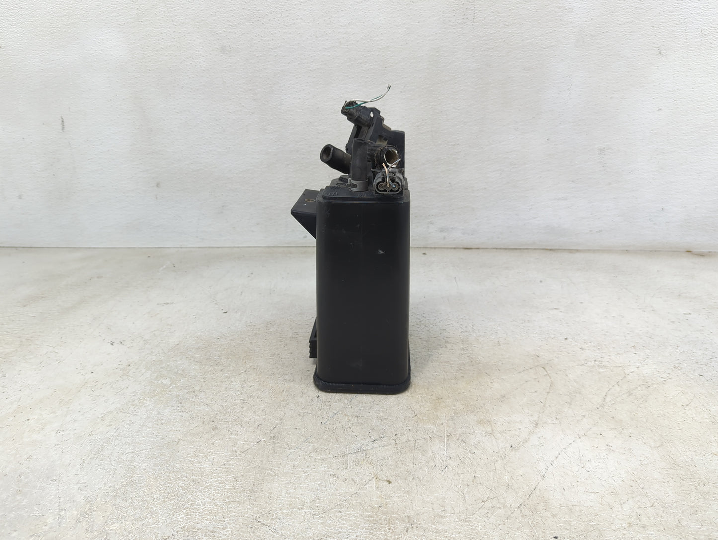 2015 Nissan Frontier Fuel Vapor Charcoal Canister - Oemusedautoparts1.com
