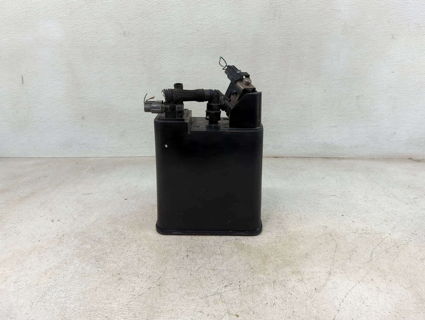 2015 Nissan Frontier Fuel Vapor Charcoal Canister - Oemusedautoparts1.com