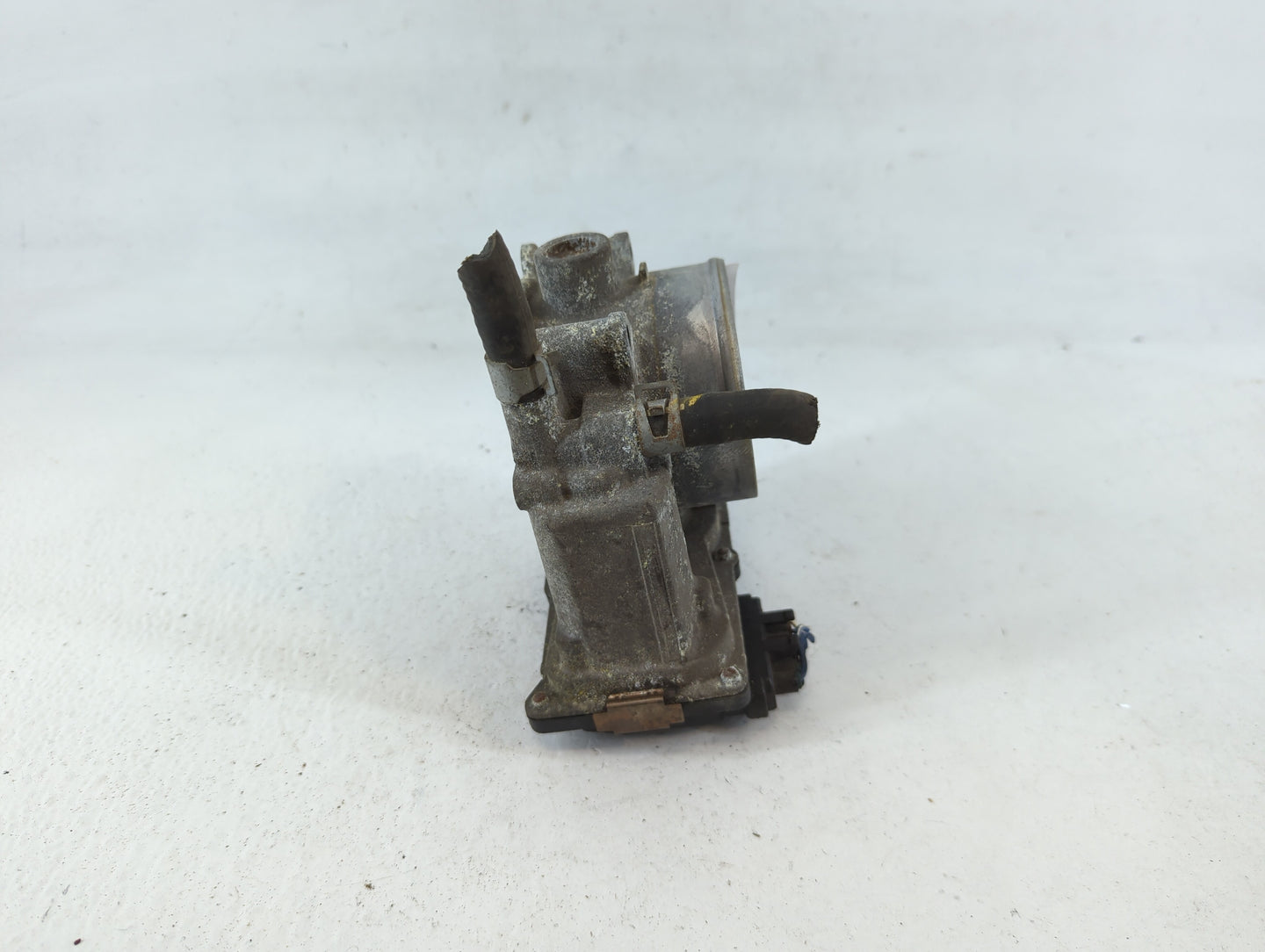 2013-2019 Nissan Frontier Throttle Body P/N:16119 7S001 Fits Fits 2012 2013 2014 2015 2016 2017 2018 2019 2020 OEM Used Auto