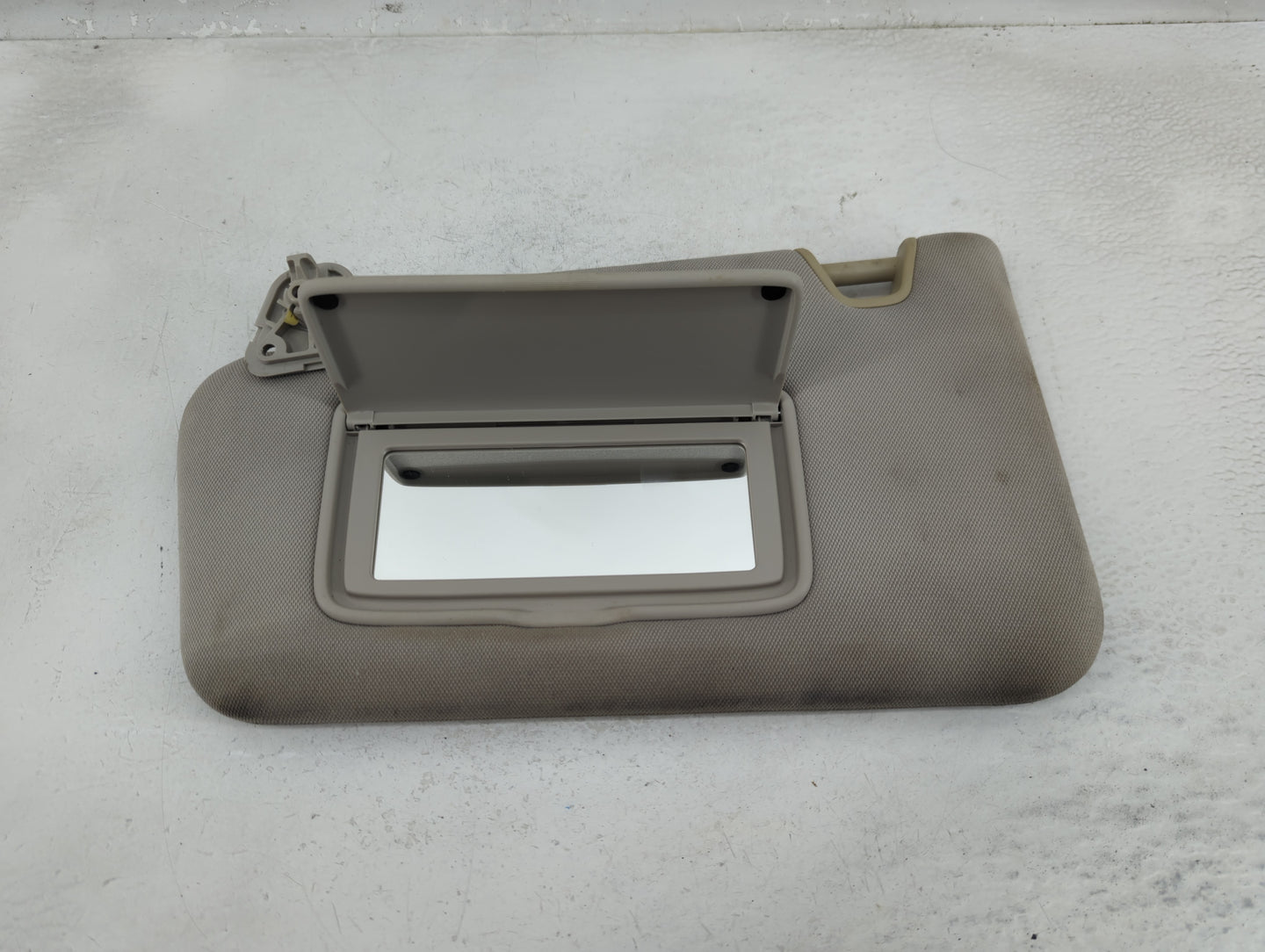 2015-2017 Nissan Juke Sun Visor Shade Replacement Passenger Right Mirror Fits Fits 2015 2016 2017 OEM Used Auto Parts - Oemu