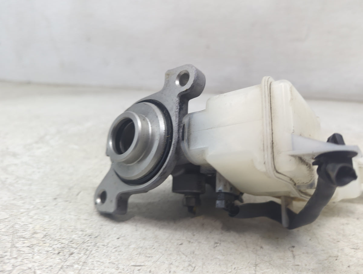 2011-2017 Nissan Juke Brake Master Cylinder 1498705 - Oemusedautoparts1.com
