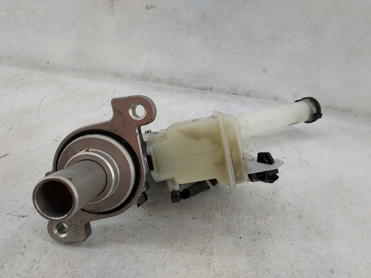 2011-2017 Nissan Juke Brake Master Cylinder 1499105 - Oemusedautoparts1.com