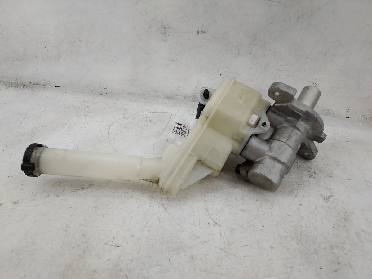2011-2017 Nissan Juke Brake Master Cylinder 1499105 - Oemusedautoparts1.com