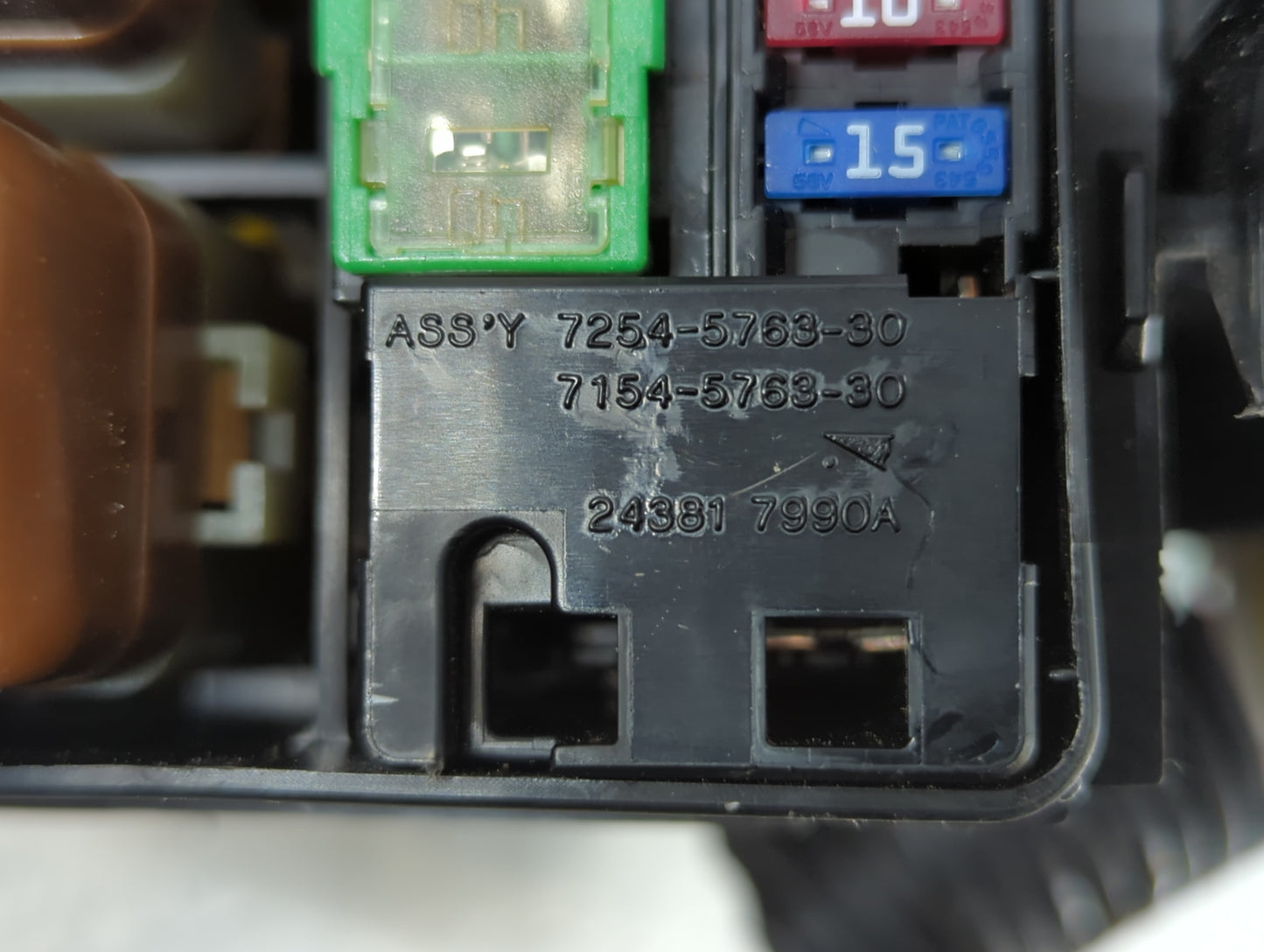 2015-2022 Nissan Murano Fusebox Fuse Box Panel Relay Module P/N:7254-5763-30 A33Y Fits OEM Used Auto Parts - Oemusedautopart