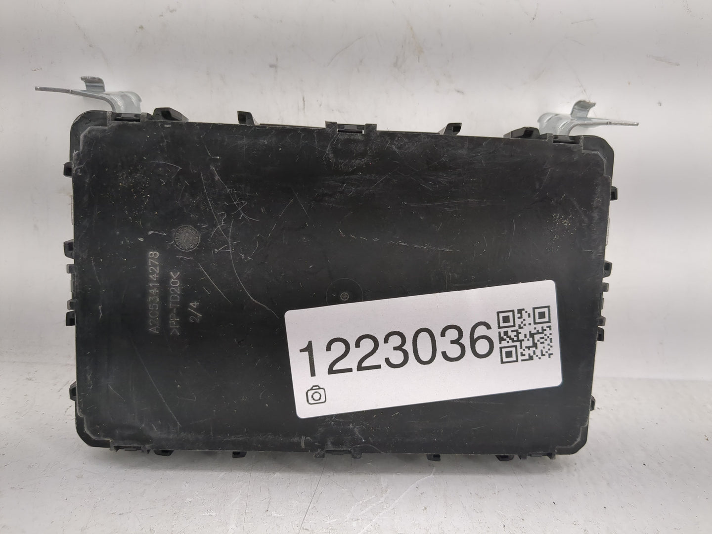 2015-2015 Nissan Pathfinder Body Control Module Bcm Inner Cabin Fuse Box - Oemusedautoparts1.com