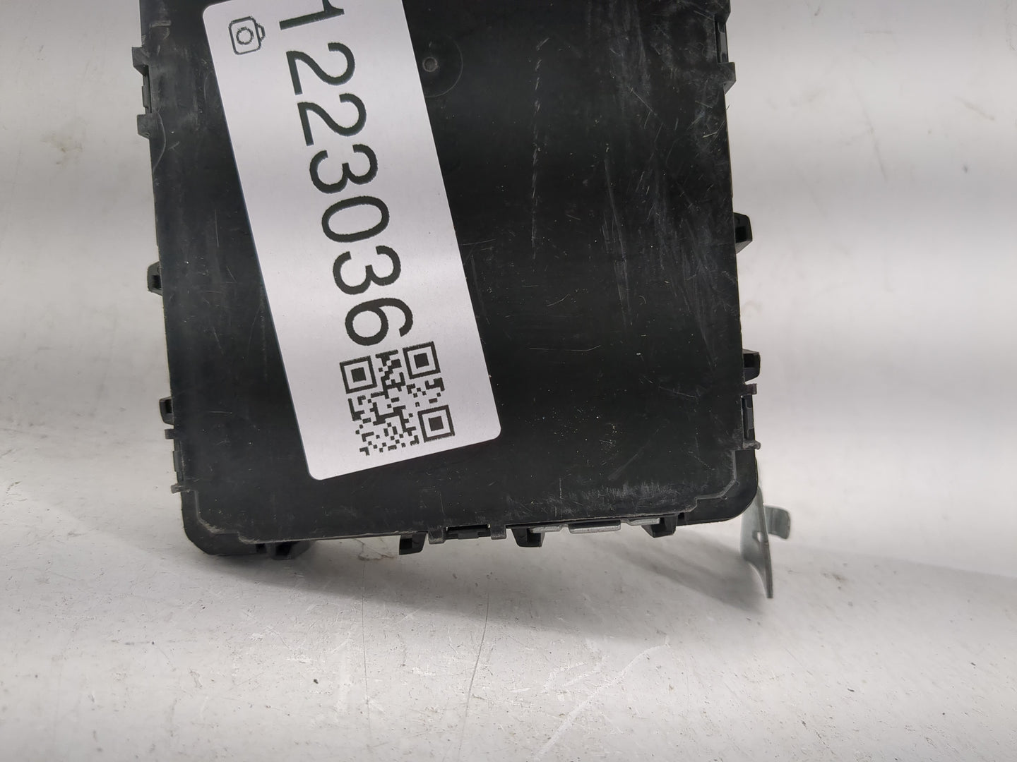 2015-2015 Nissan Pathfinder Body Control Module Bcm Inner Cabin Fuse Box - Oemusedautoparts1.com