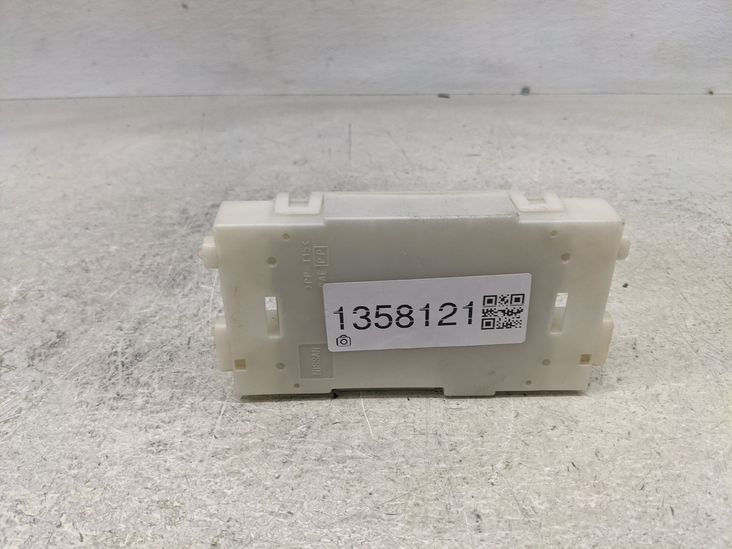 2015-2015 Nissan Pathfinder Chassis Control Module Ccm Bcm Body Control - Oemusedautoparts1.com