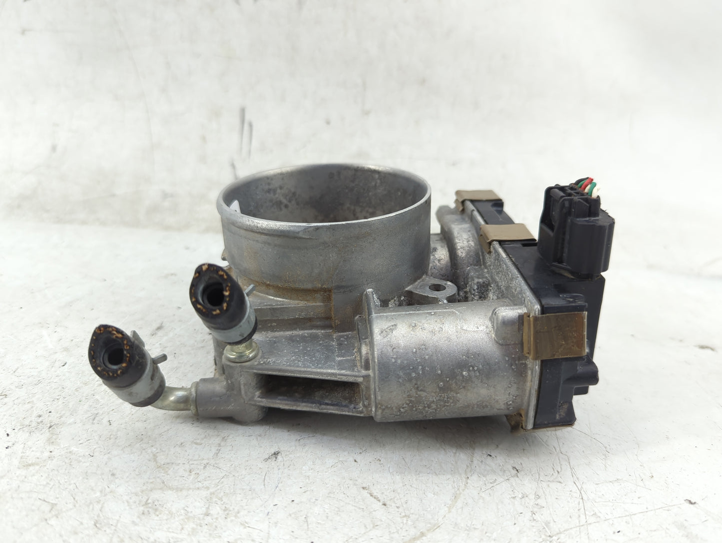 2015-2016 Nissan Pathfinder Throttle Body P/N:161199HP0A Fits Fits 2015 2016 2017 2018 2019 2020 2021 2022 OEM Used Auto Par
