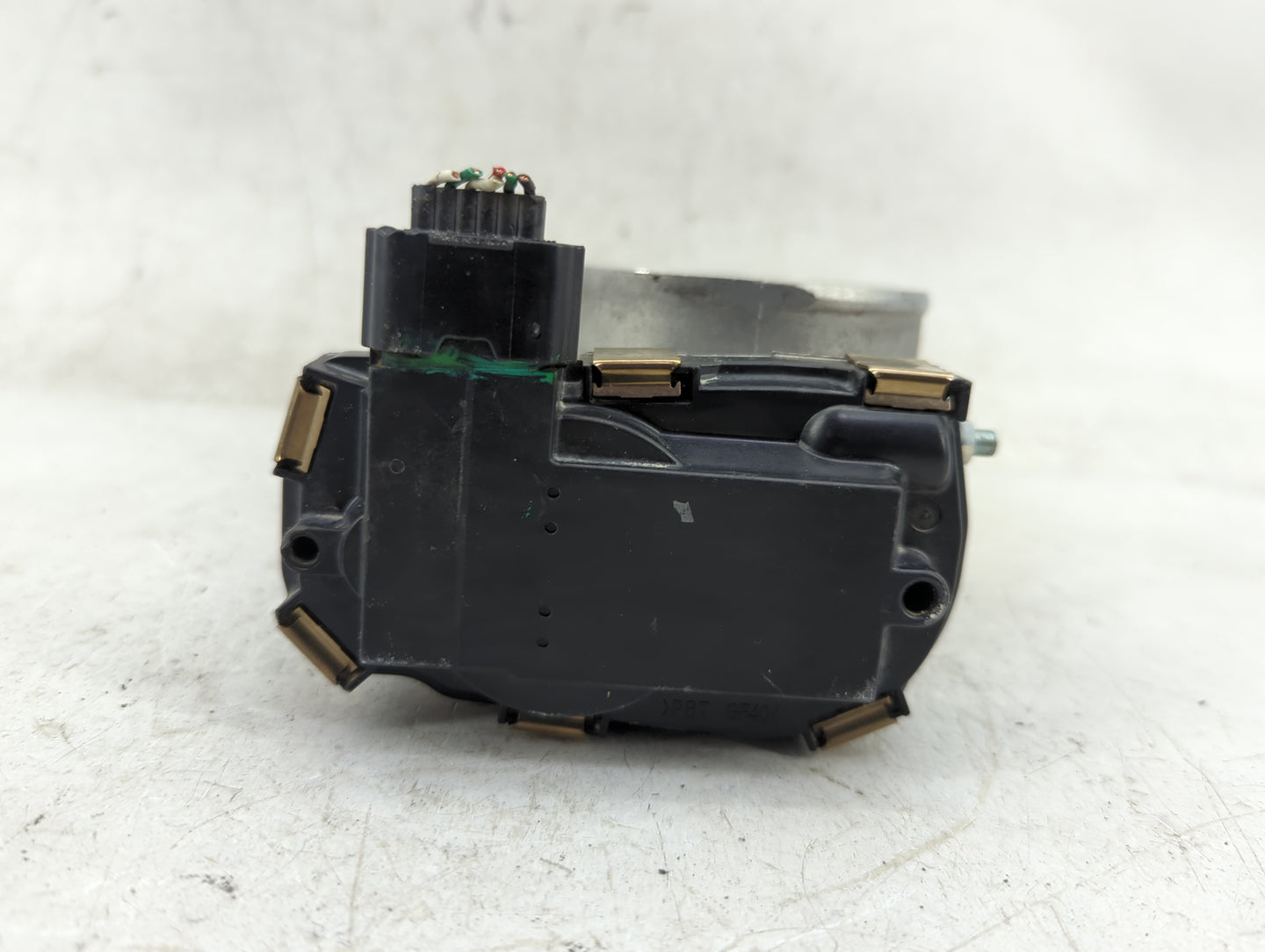 2015-2016 Nissan Pathfinder Throttle Body P/N:161199HP0A Fits Fits 2015 2016 2017 2018 2019 2020 2021 2022 OEM Used Auto Par