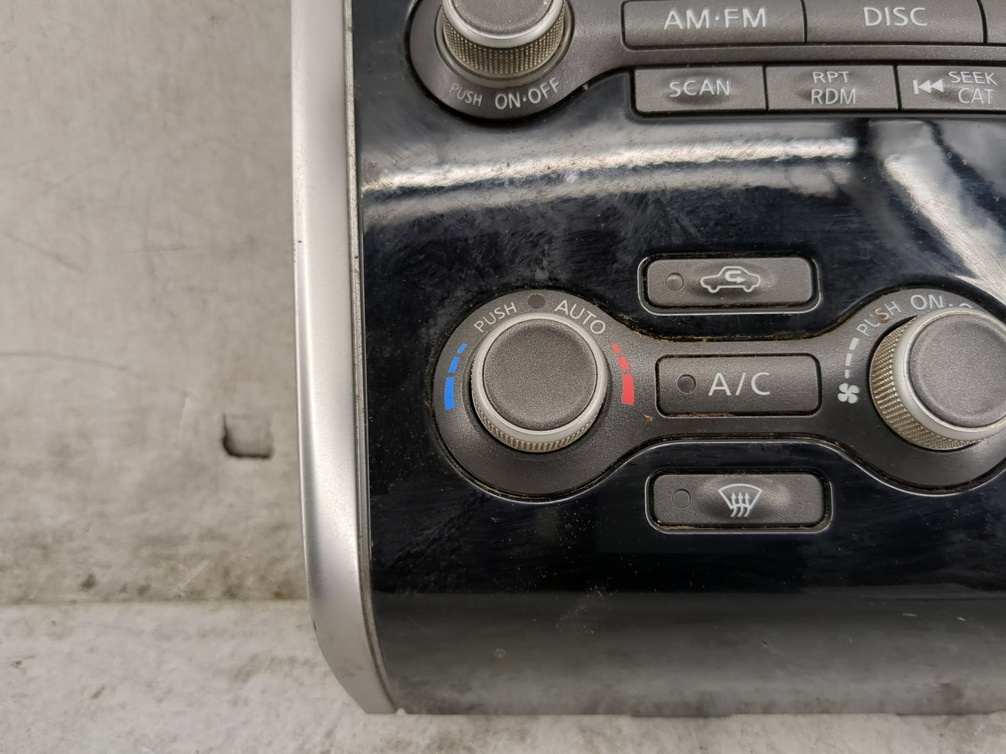 2015 Nissan Pathfinder Radio AM FM Cd Player Receiver Replacement P/N:3KA0B F21PB1Q40B Fits OEM Used Auto Parts - Oemusedaut