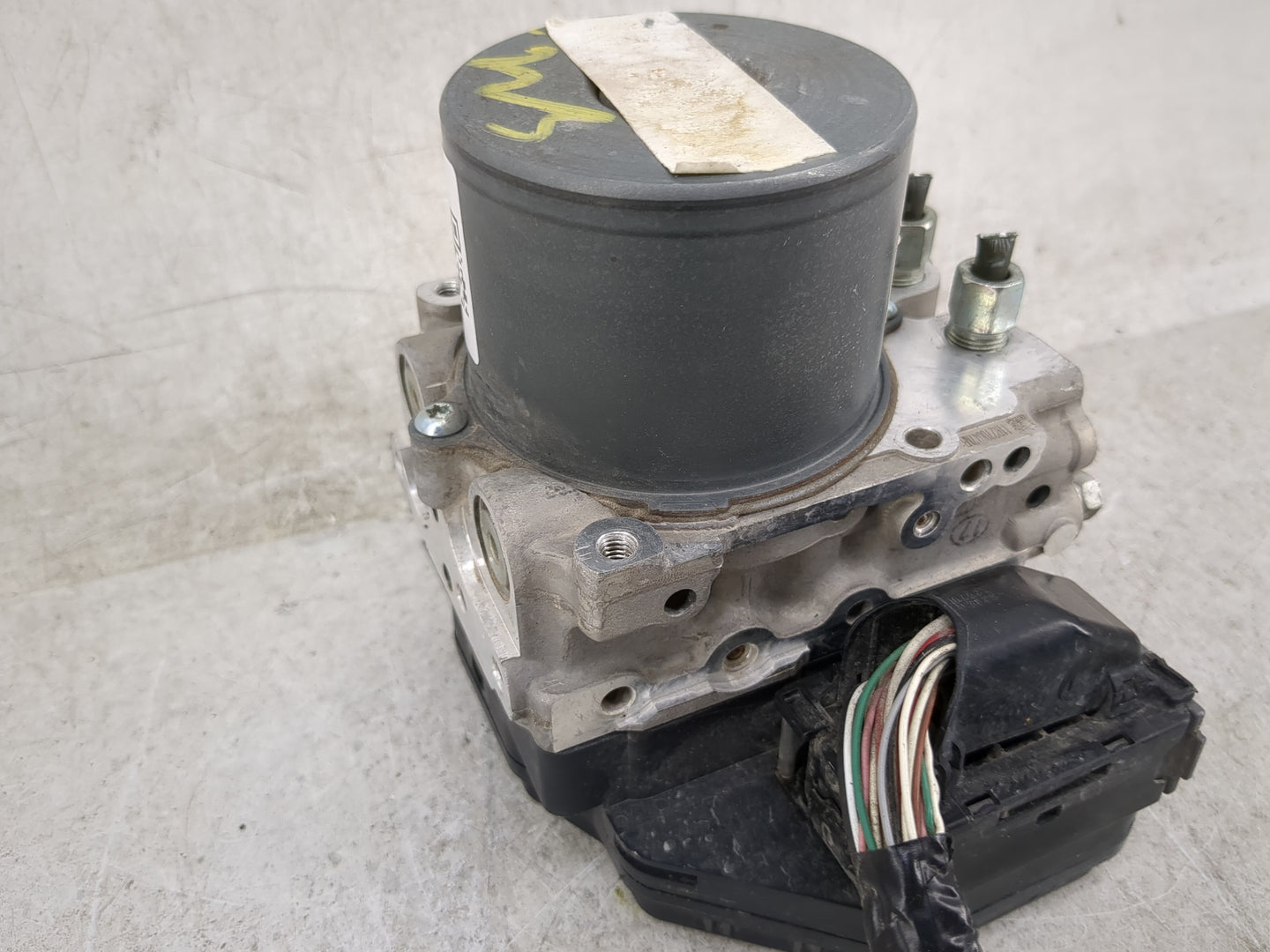 2015 Nissan Pathfinder ABS Pump Control Module Replacement P/N:133000-1640 47660 9PB0A Fits OEM Used Auto Parts - Oemusedaut