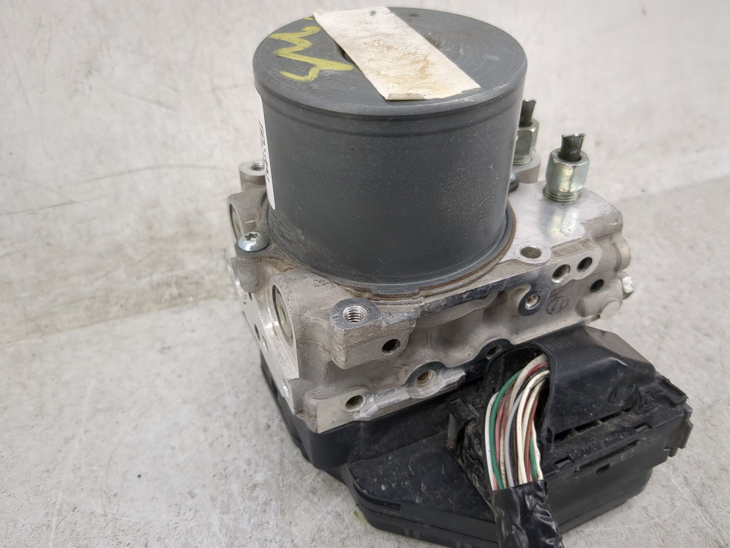 2015 Nissan Pathfinder ABS Pump Control Module Replacement P/N:133000-1640 47660 9PB0A Fits OEM Used Auto Parts - Oemusedaut