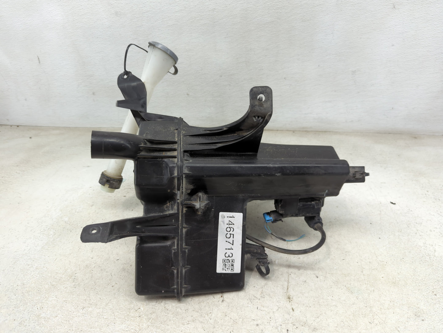 2015 Nissan Pathfinder Windshield Washer Fluid Reservoir Bottle Oem - Oemusedautoparts1.com