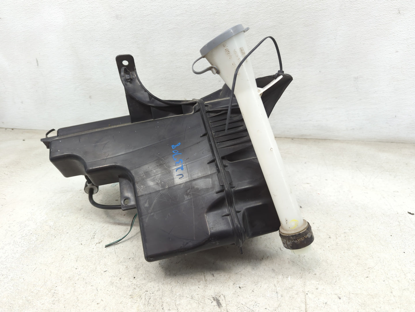 2015 Nissan Pathfinder Windshield Washer Fluid Reservoir Bottle Oem - Oemusedautoparts1.com