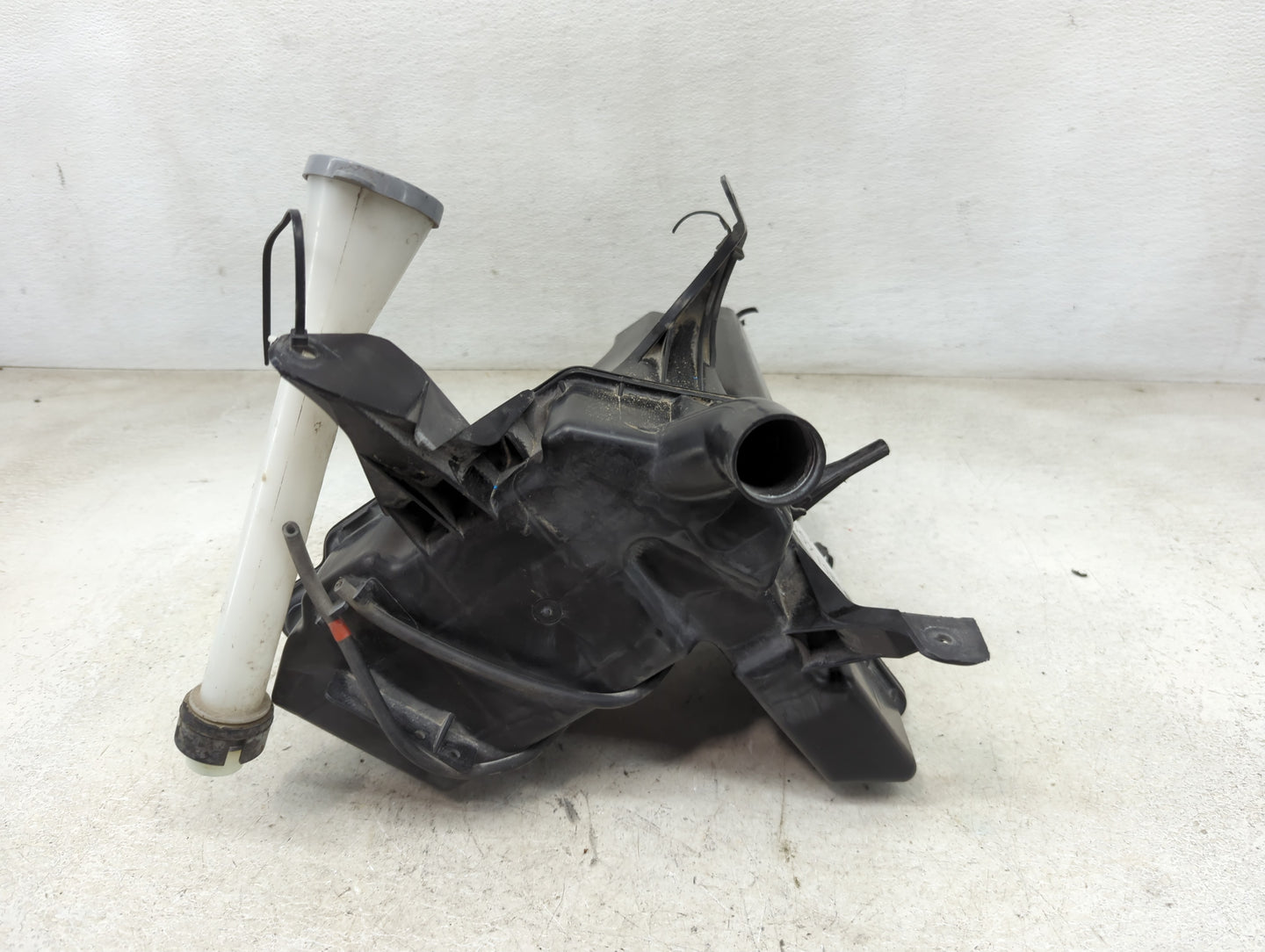2015 Nissan Pathfinder Windshield Washer Fluid Reservoir Bottle Oem - Oemusedautoparts1.com