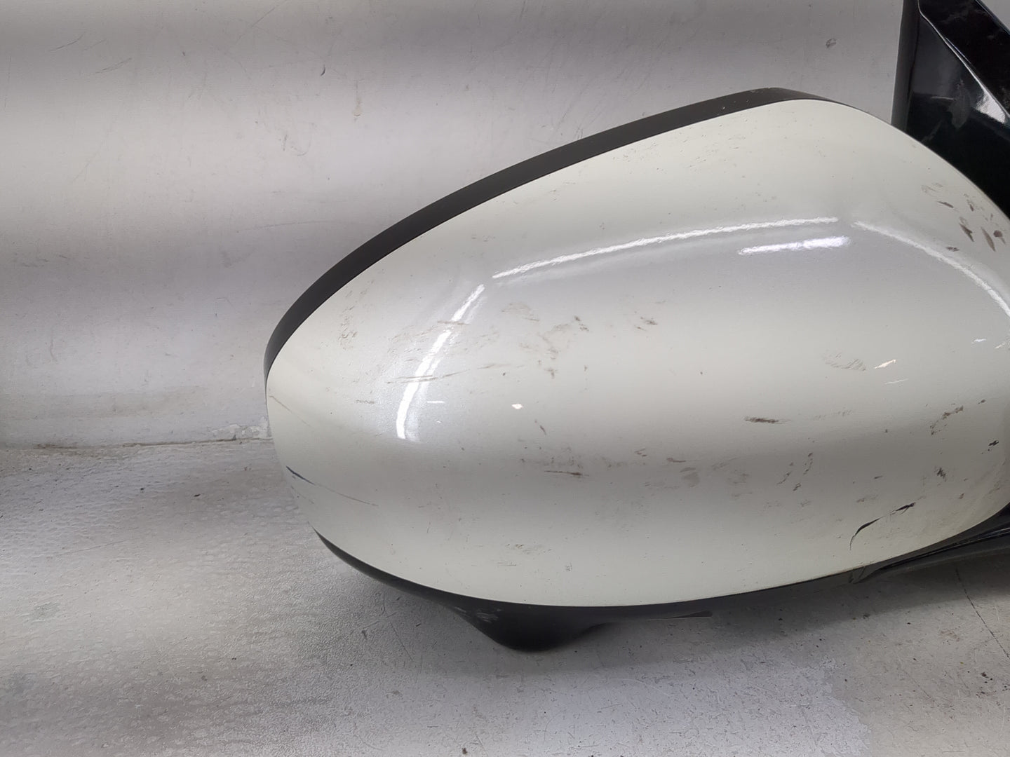 2013-2016 Nissan Pathfinder Passenger Side View Mirror - Right Door Mirror OEM Used - Oemusedautoparts1.com