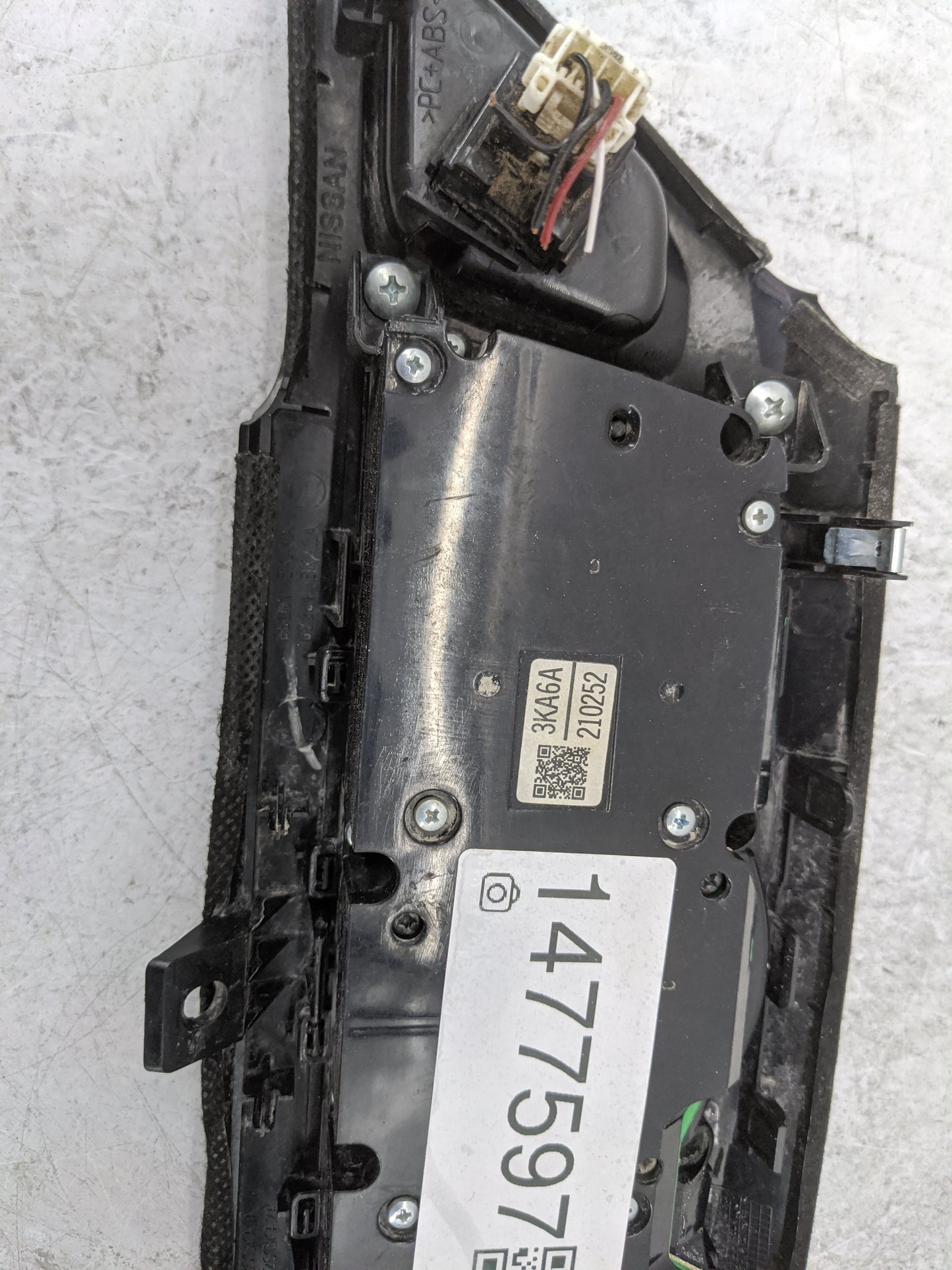 2015 Nissan Pathfinder Radio AM FM Cd Player Receiver Replacement P/N:3KA6A Fits OEM Used Auto Parts - Oemusedautoparts1.com