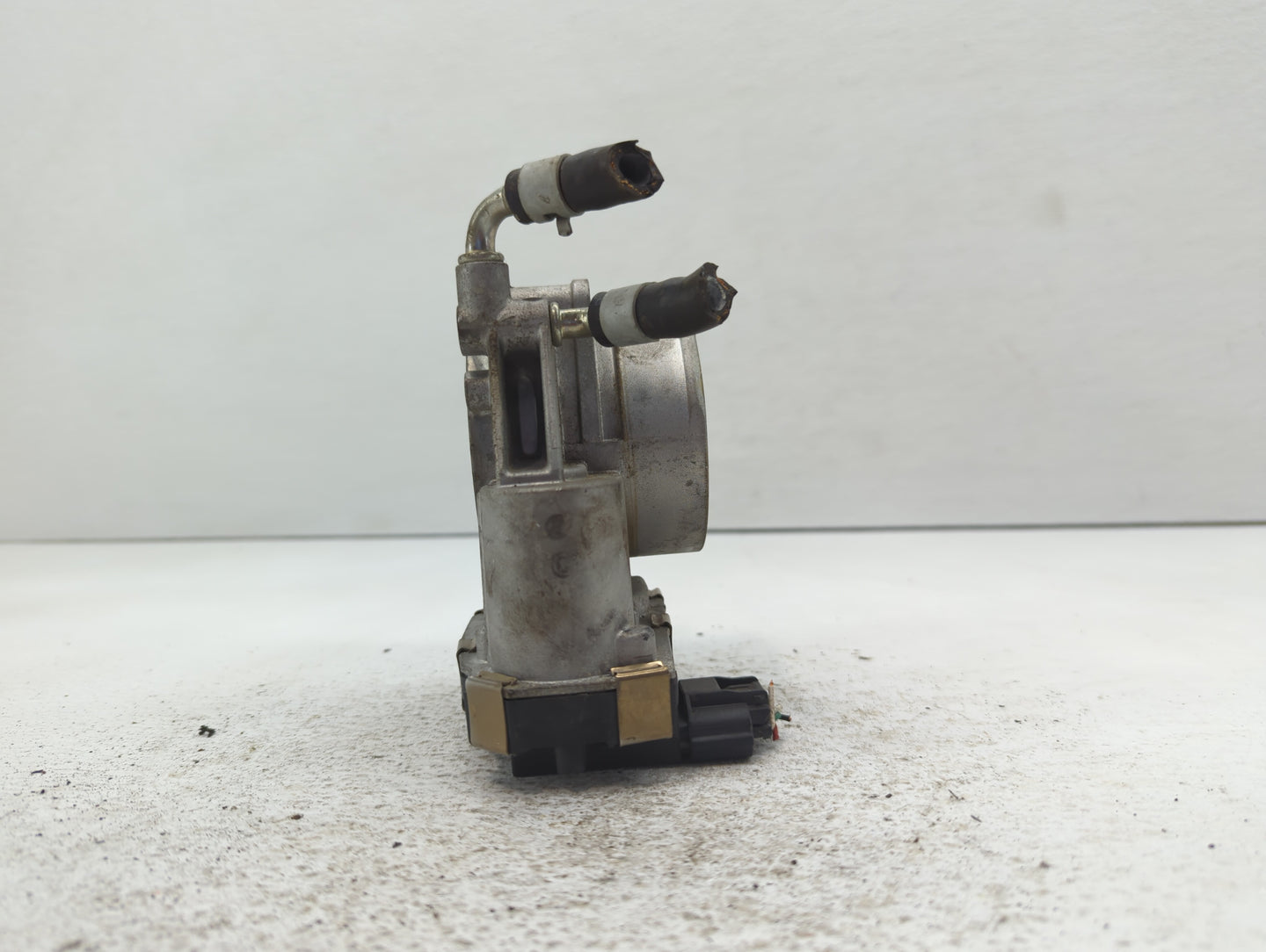 2015-2016 Nissan Pathfinder Throttle Body P/N:RME70-50 Fits Fits 2015 2016 2017 2018 2019 2020 2021 2022 OEM Used Auto Parts