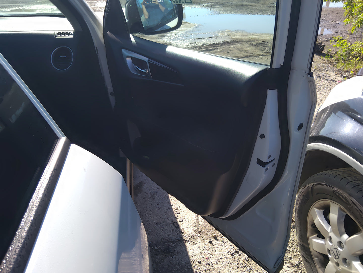 2015 Nissan Pathfinder Front Right Passenger Interior Door Panel Trim - Oemusedautoparts1.com