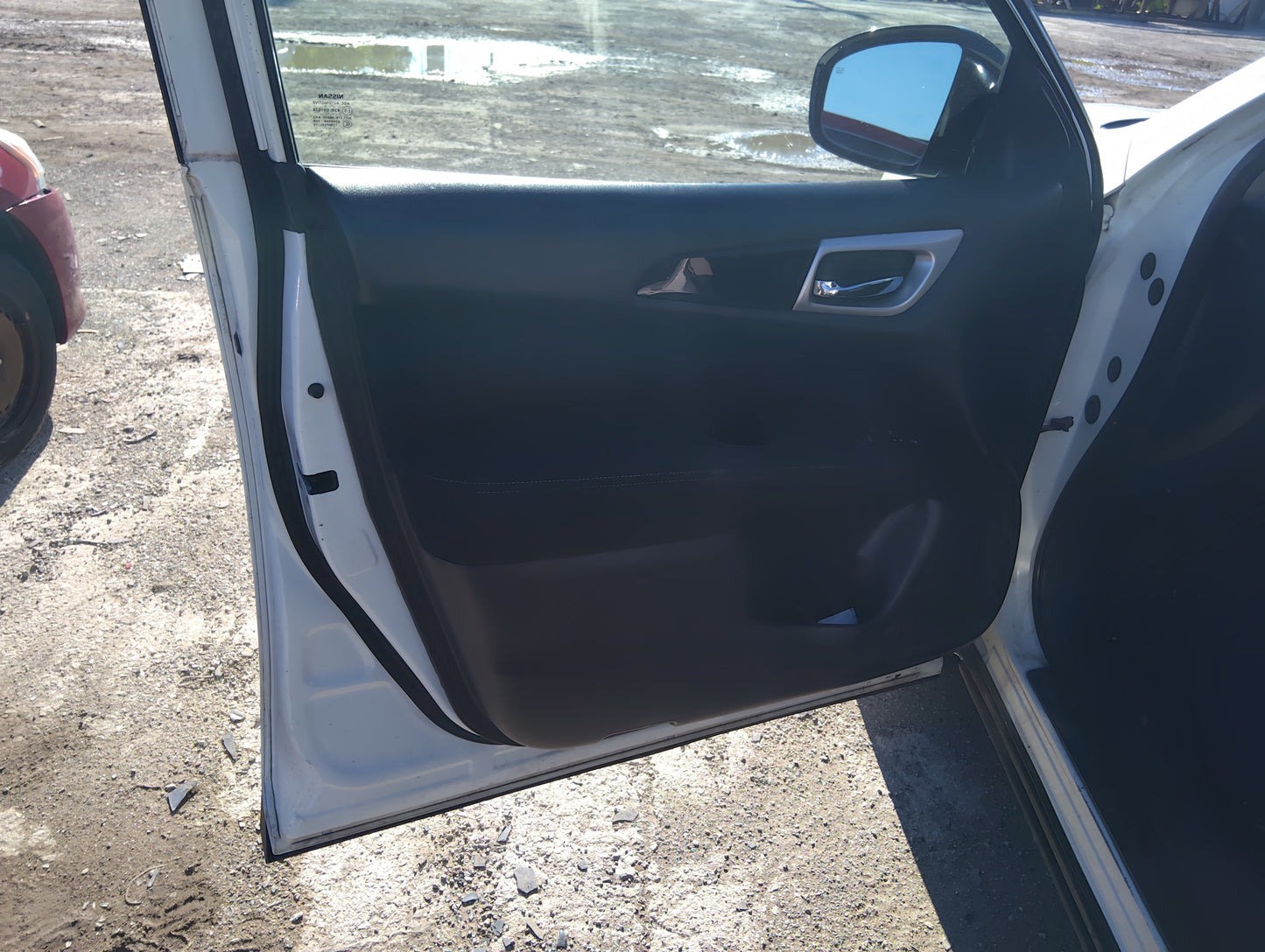 2015 Nissan Pathfinder Front Left Driver Interior Door Panel Trim - Oemusedautoparts1.com