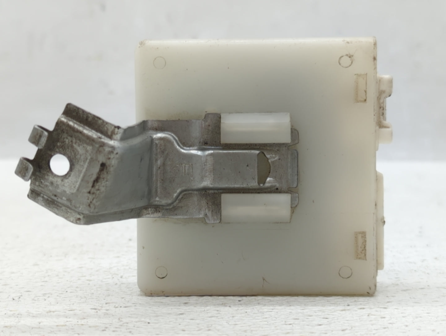 2014-2015 Nissan Pathfinder Chassis Control Module Ccm Bcm Body Control - Oemusedautoparts1.com