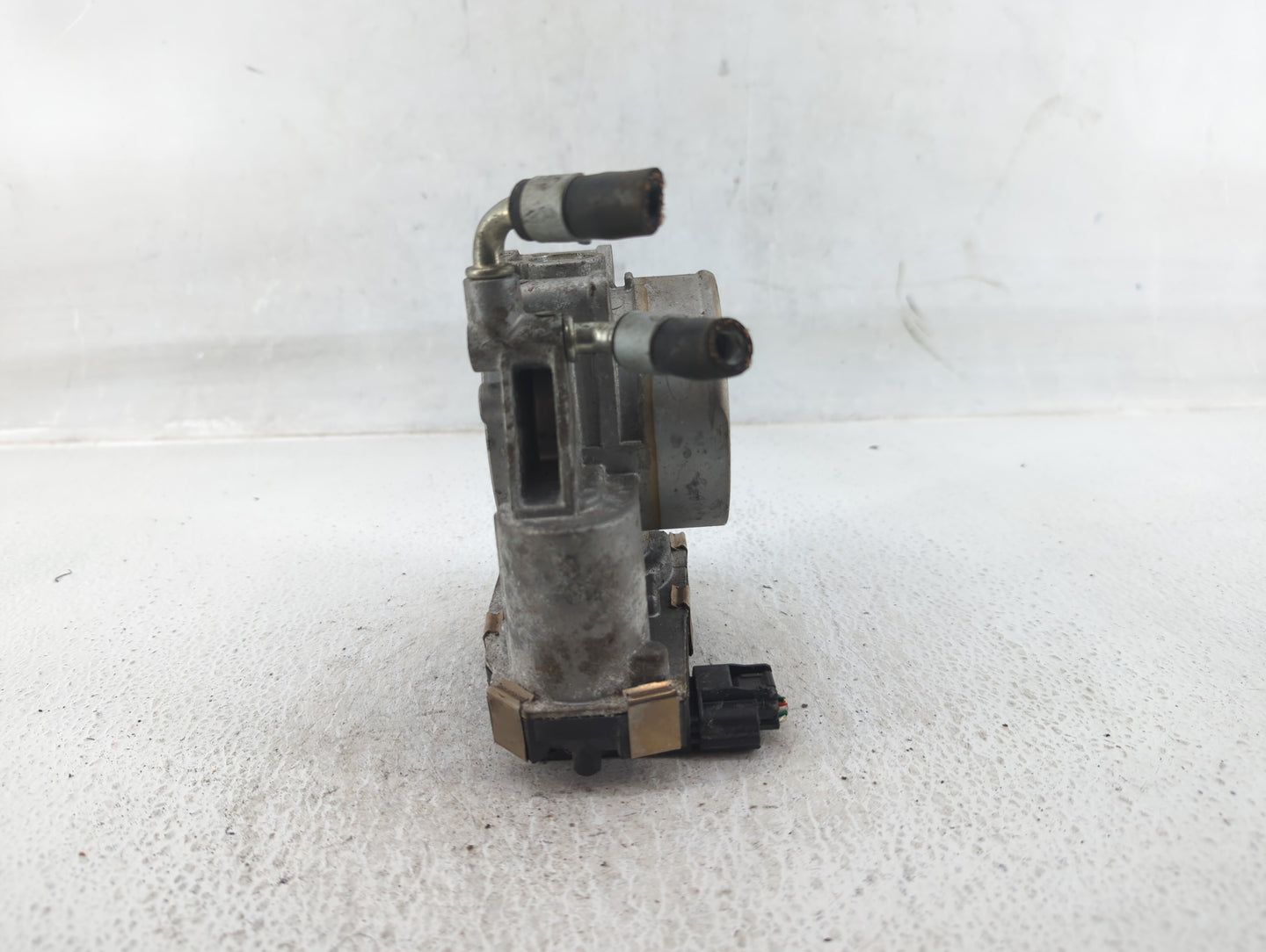 2015-2016 Nissan Pathfinder Throttle Body Fits Fits 2015 2016 2017 2018 2019 2020 2021 2022 OEM Used Auto Parts - Oemusedaut