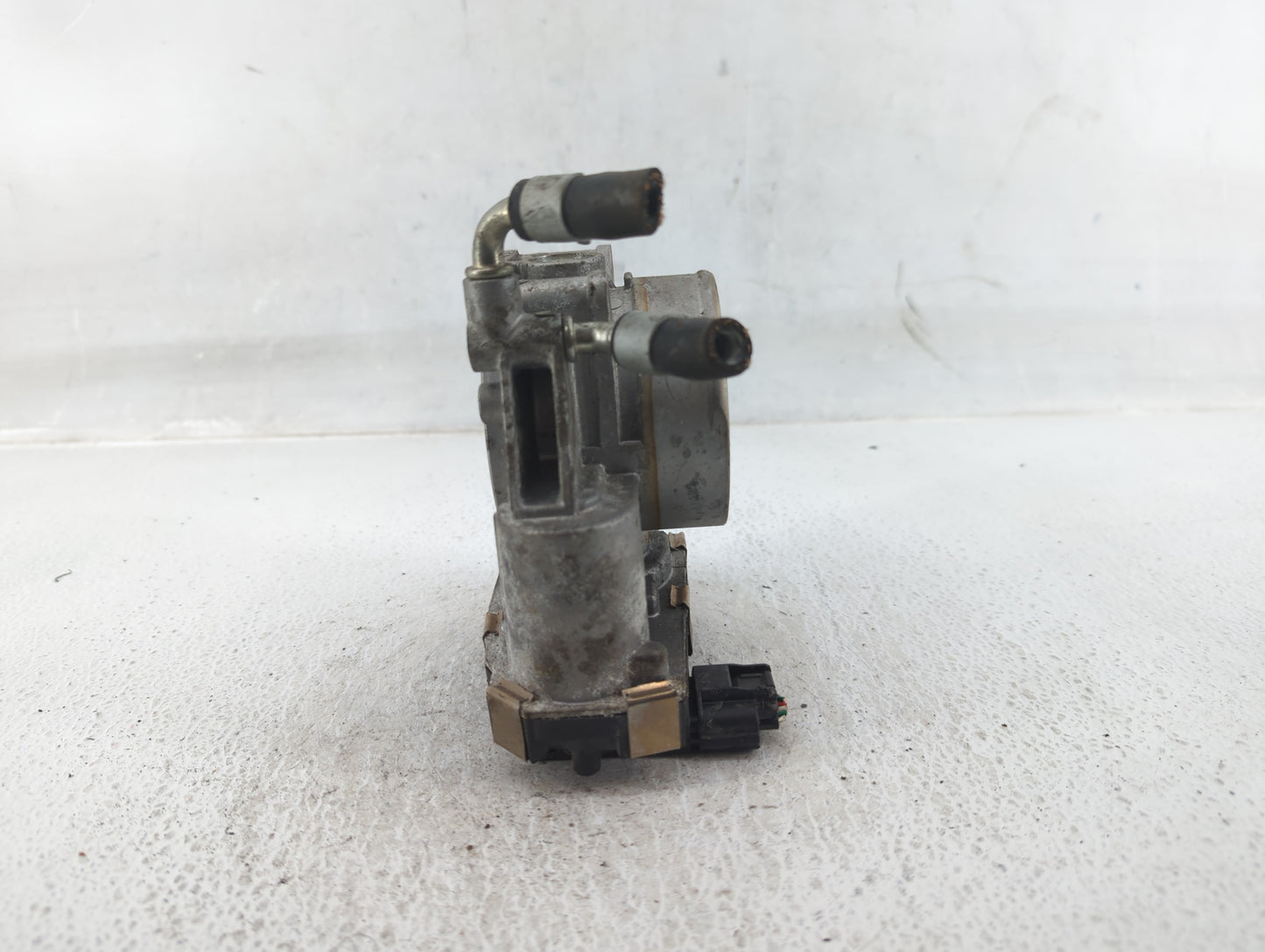 2015-2016 Nissan Pathfinder Throttle Body Fits Fits 2015 2016 2017 2018 2019 2020 2021 2022 OEM Used Auto Parts - Oemusedaut