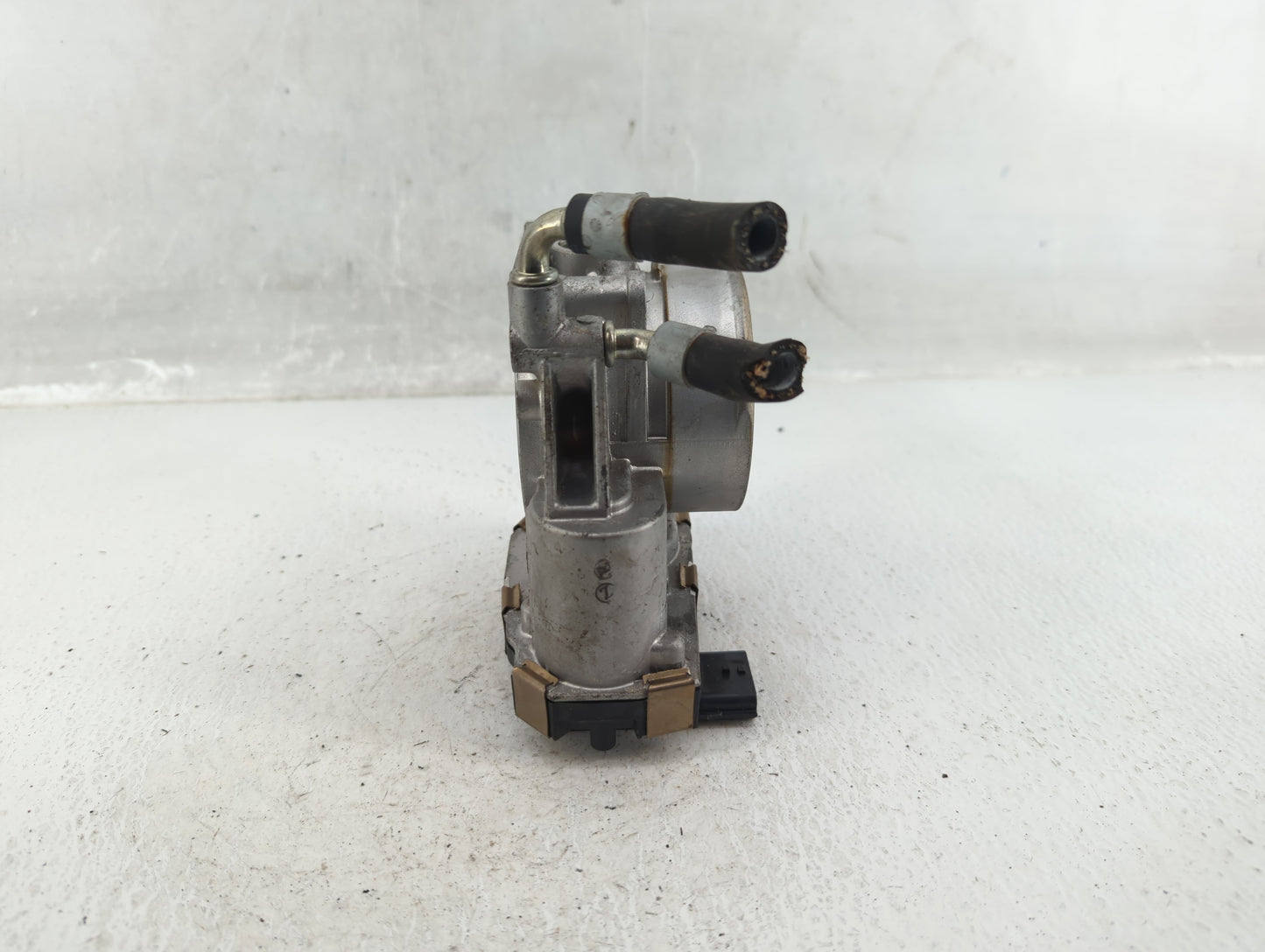 2015-2016 Nissan Pathfinder Throttle Body P/N:RME70-50 Fits Fits 2015 2016 2017 2018 2019 2020 2021 2022 OEM Used Auto Parts