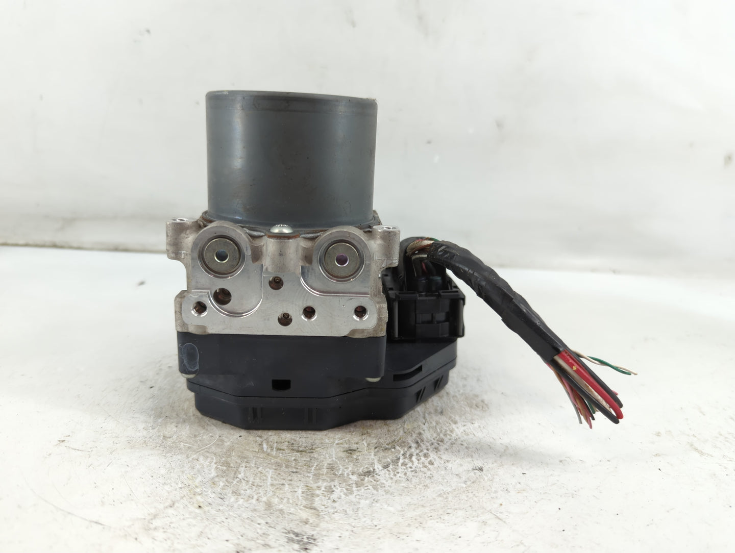 2015 Nissan Pathfinder ABS Pump Control Module Replacement P/N:133000-1650 Fits OEM Used Auto Parts - Oemusedautoparts1.com