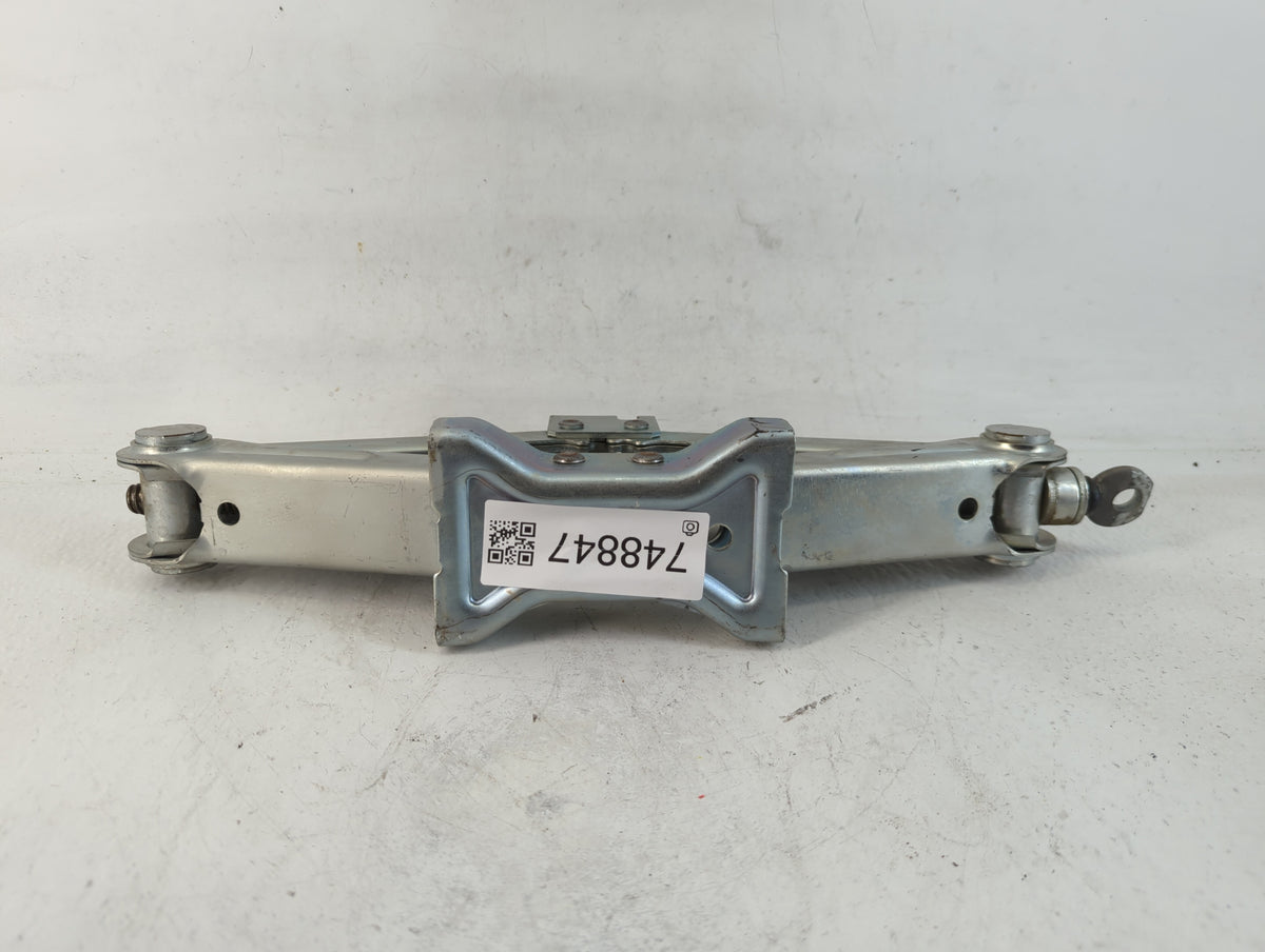 2015 Nissan Quest Spare Scissor Car Jack - Oemusedautoparts1.com