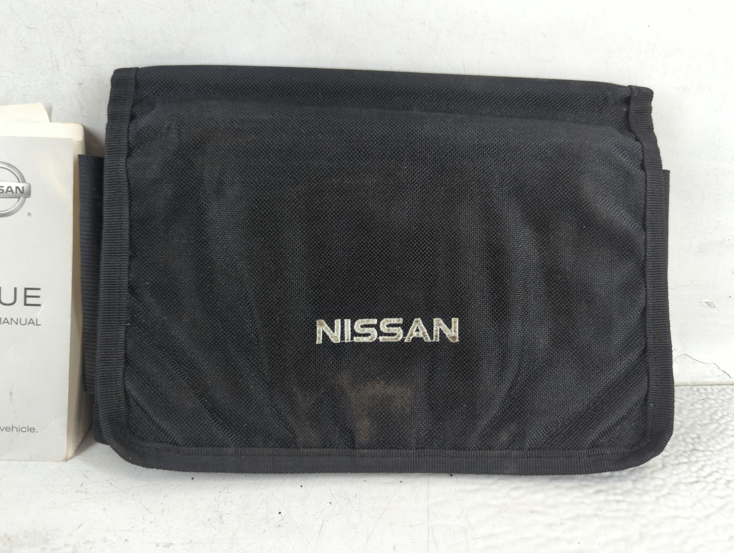 2015 Nissan Rogue Owners Manual Book Guide P/N:OM15EA 0T32U1 OEM Used Auto Parts - Oemusedautoparts1.com