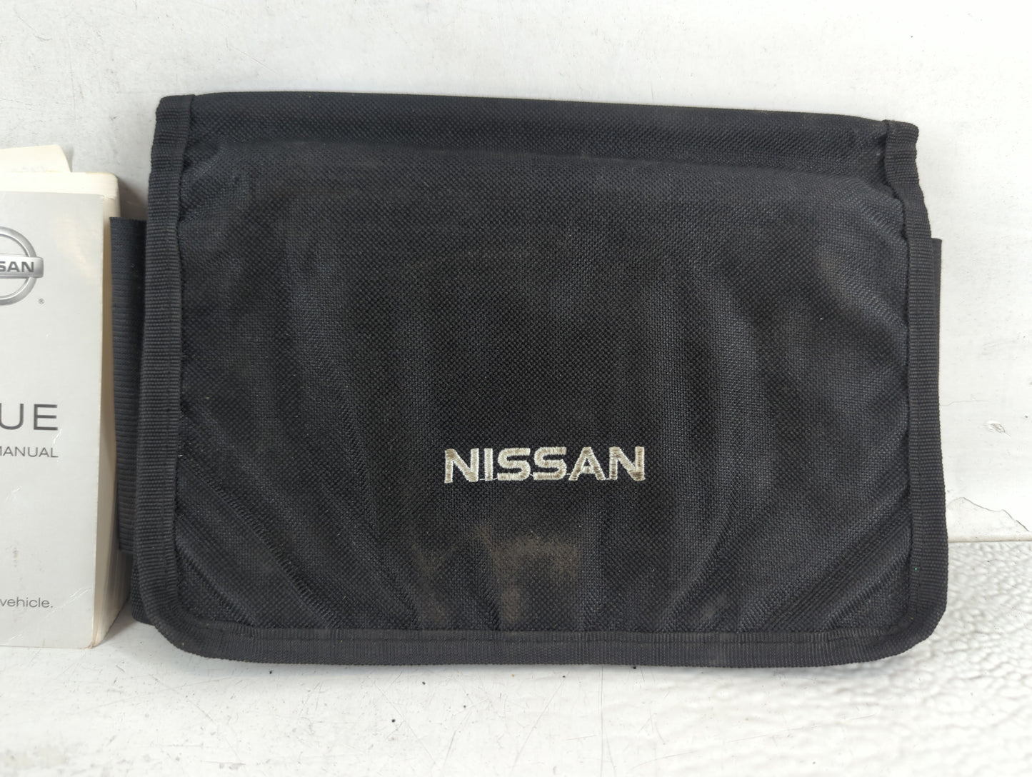 2015 Nissan Rogue Owners Manual Book Guide P/N:OM15EA 0T32U1 OEM Used Auto Parts - Oemusedautoparts1.com