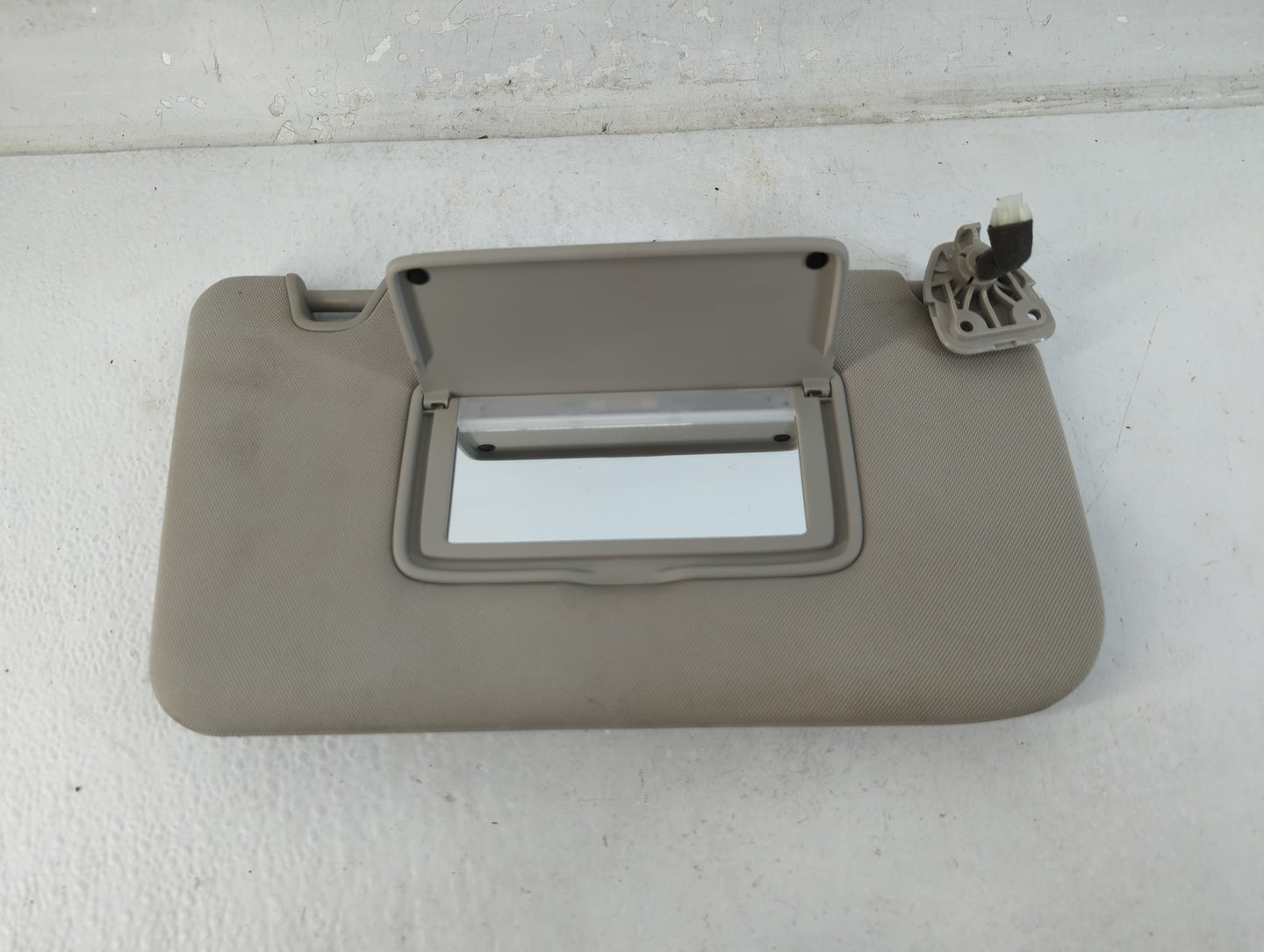 2014-2017 Nissan Rogue Sun Visor Shade Replacement Passenger Right Mirror Fits Fits 2014 2015 2016 2017 OEM Used Auto Parts 