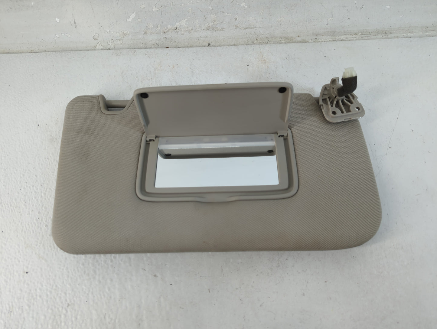 2014-2017 Nissan Rogue Sun Visor Shade Replacement Passenger Right Mirror Fits Fits 2014 2015 2016 2017 OEM Used Auto Parts 