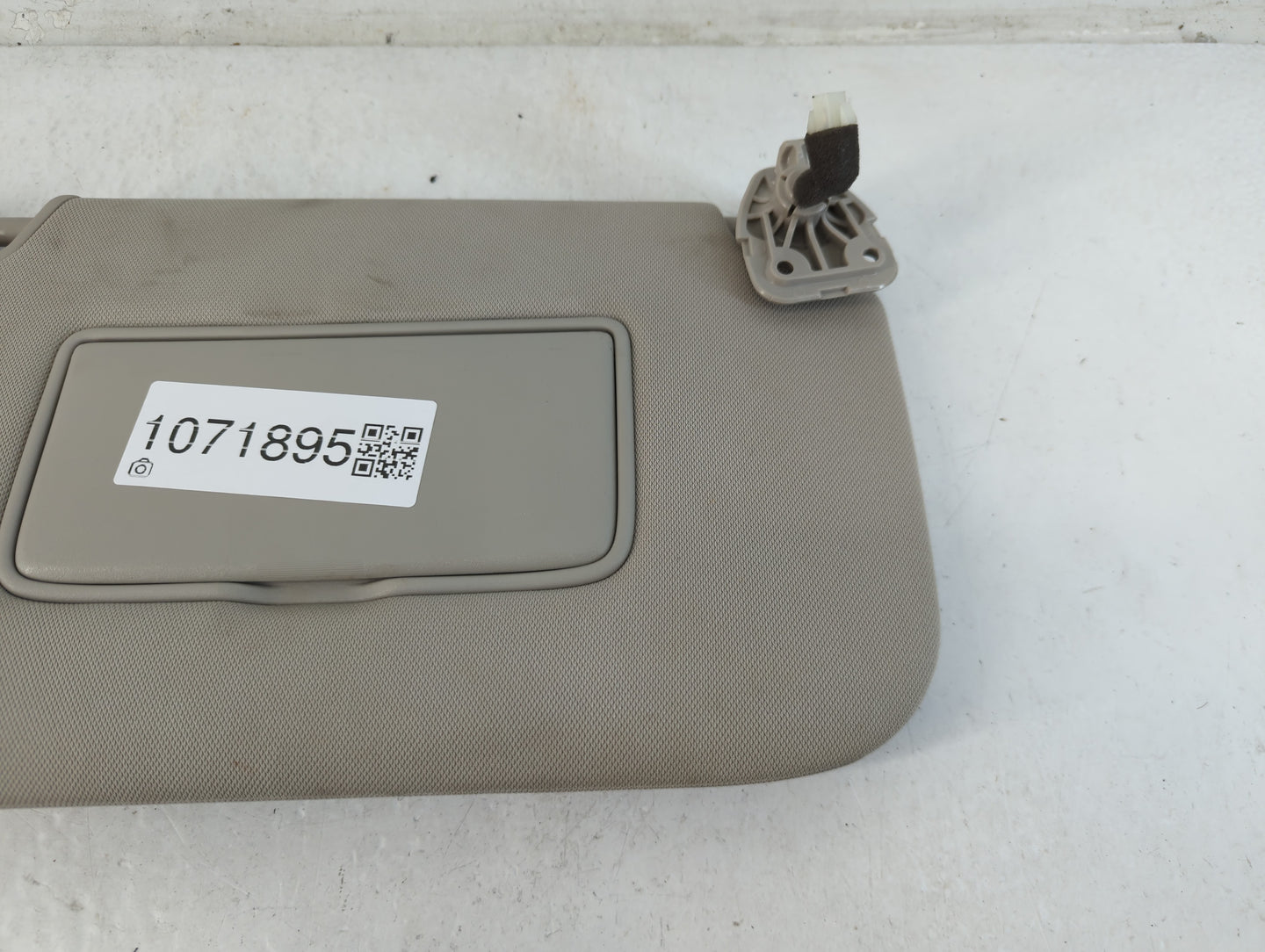 2014-2017 Nissan Rogue Sun Visor Shade Replacement Passenger Right Mirror Fits Fits 2014 2015 2016 2017 OEM Used Auto Parts 