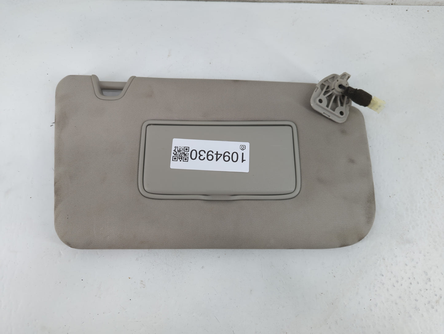 2014-2017 Nissan Rogue Sun Visor Shade Replacement Passenger Right Mirror Fits Fits 2014 2015 2016 2017 OEM Used Auto Parts 