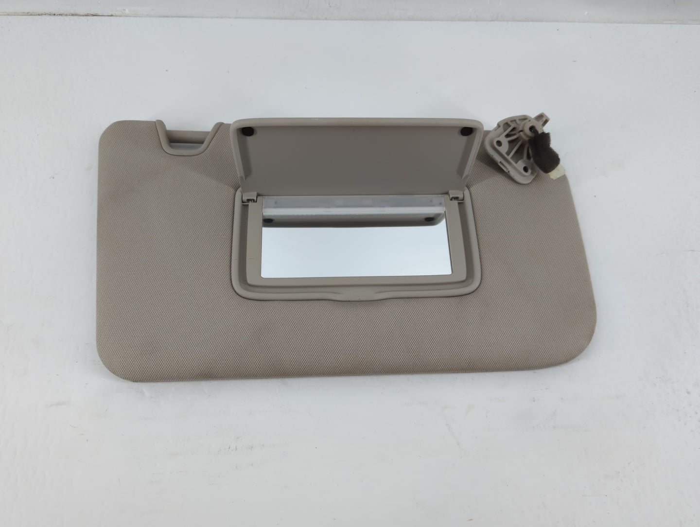 2014-2017 Nissan Rogue Sun Visor Shade Replacement Passenger Right Mirror Fits Fits 2014 2015 2016 2017 OEM Used Auto Parts 