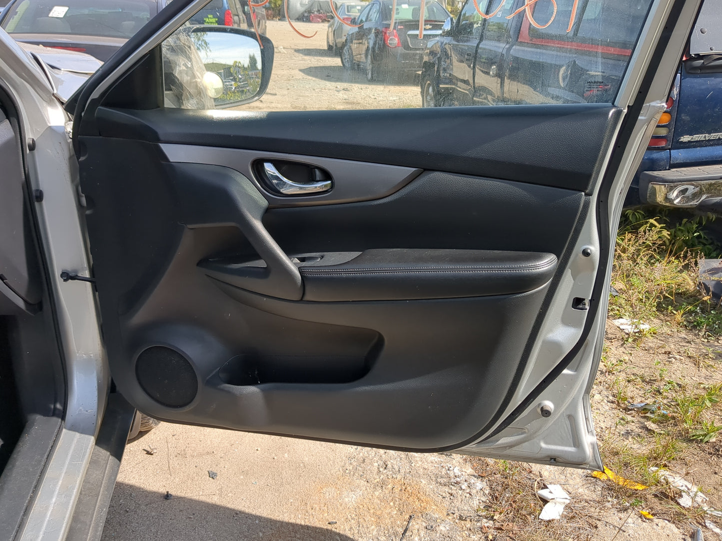 2015 Nissan Rogue Front Right Passenger Interior Door Panel Trim - Oemusedautoparts1.com