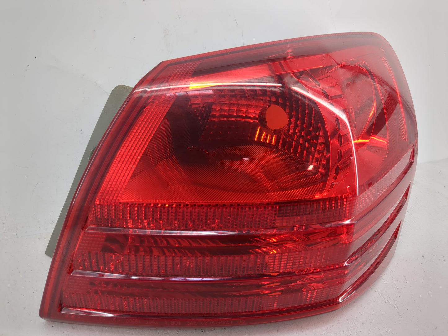 2008-2015 Nissan Rogue Tail Light Assembly Driver Left OEM Fits Fits 2008 2009 2010 2011 2012 2013 2014 2015 OEM Used Auto P