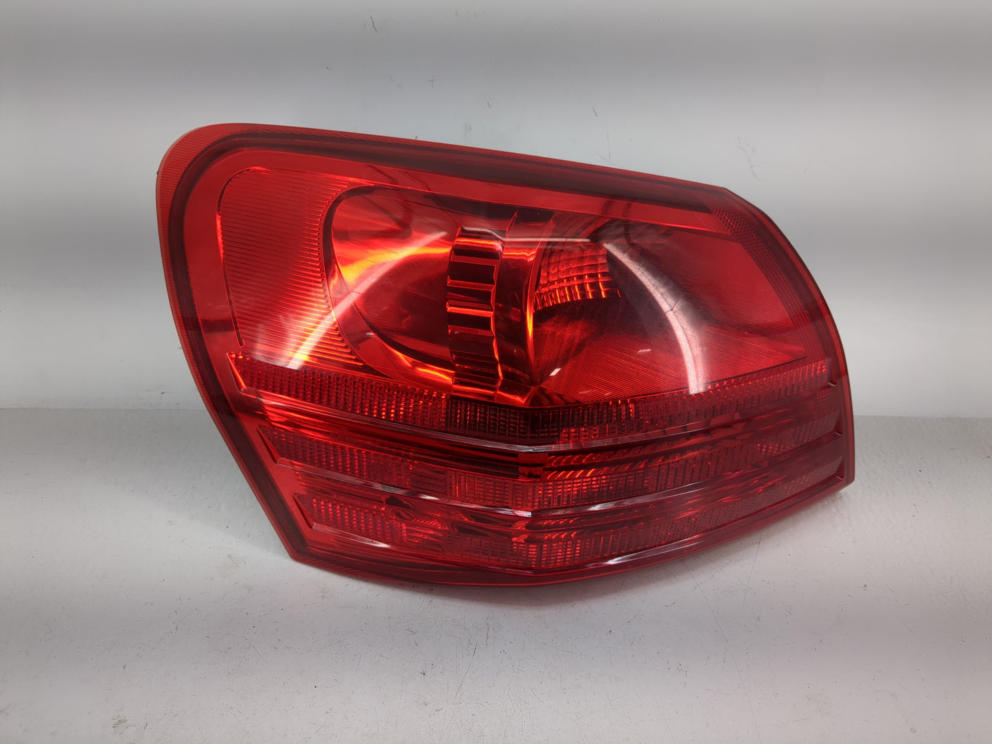 2008-2015 Nissan Rogue Tail Light Assembly Passenger Right OEM Fits Fits 2008 2009 2010 2011 2012 2013 2014 2015 OEM Used Au