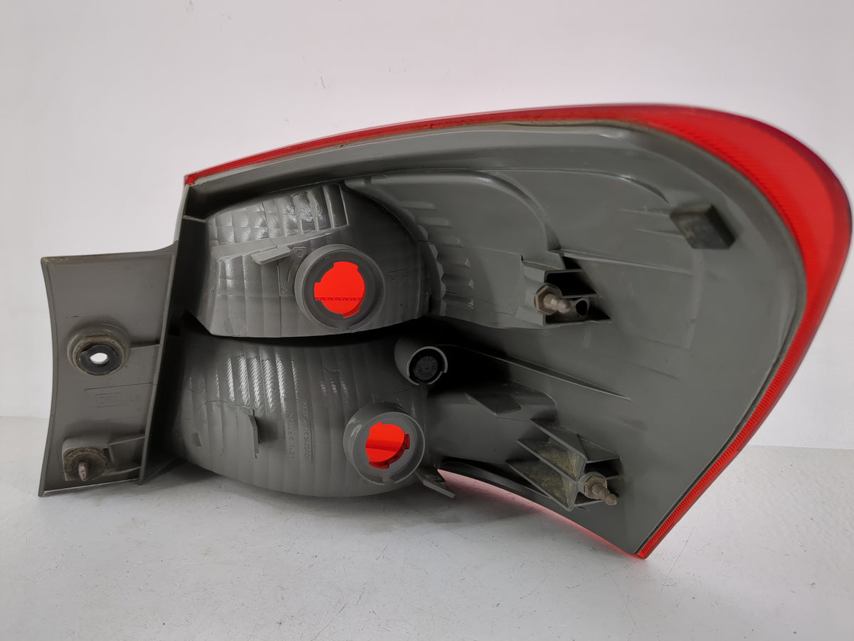 2008-2015 Nissan Rogue Tail Light Assembly Passenger Right OEM Fits Fits 2008 2009 2010 2011 2012 2013 2014 2015 OEM Used Au