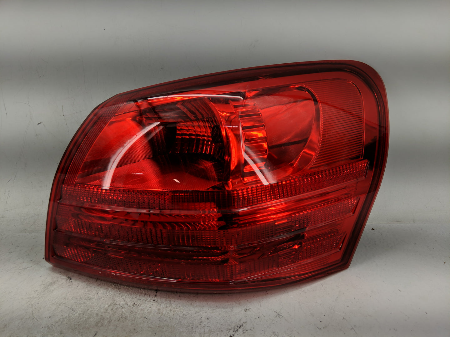 2008-2015 Nissan Rogue Tail Light Assembly Passenger Right OEM Fits Fits 2008 2009 2010 2011 2012 2013 2014 2015 OEM Used Au
