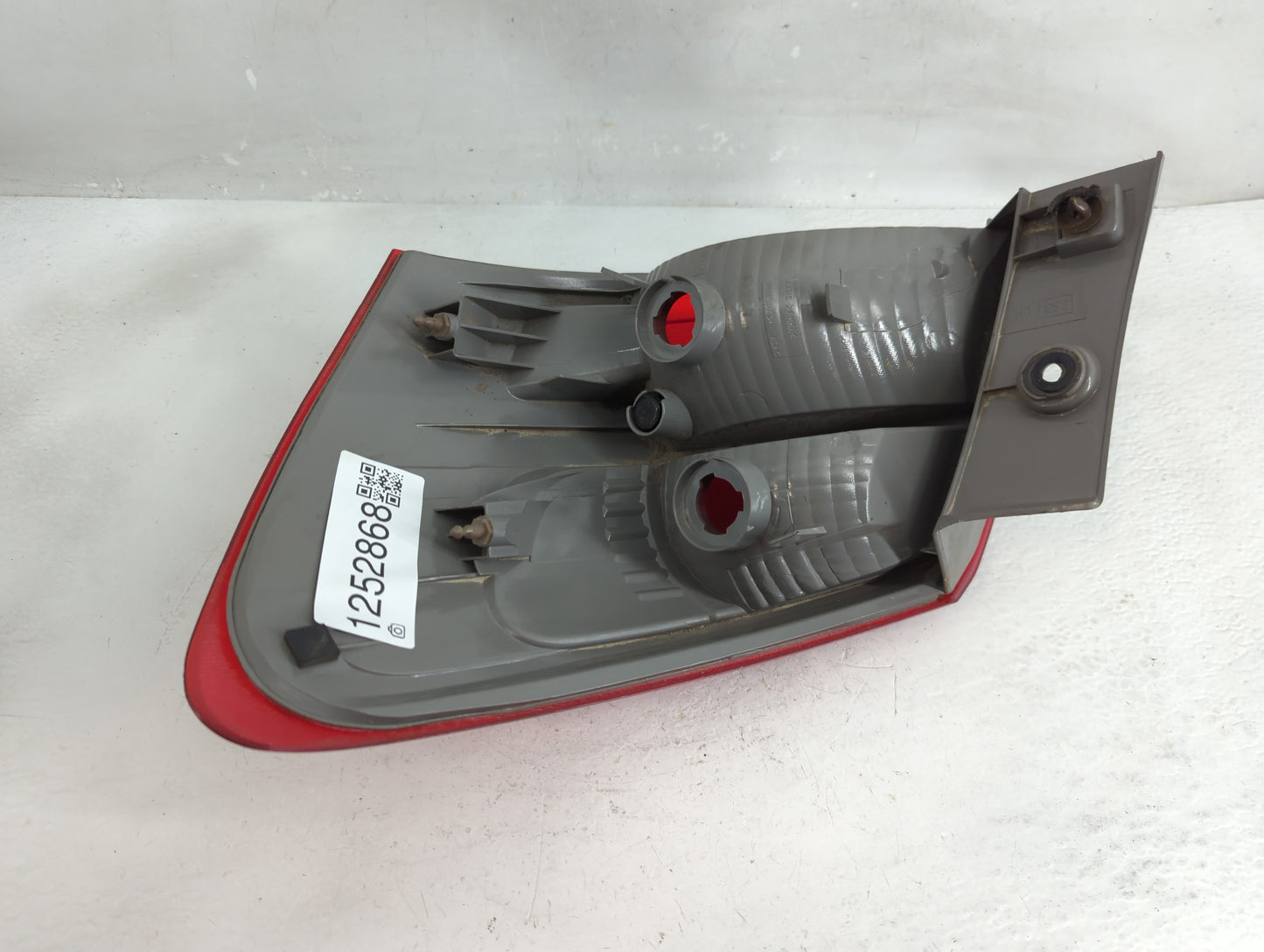 2014-2017 Nissan Rogue Tail Light Assembly Driver Left OEM Fits Fits 2014 2015 2016 2017 OEM Used Auto Parts - Oemusedautopa