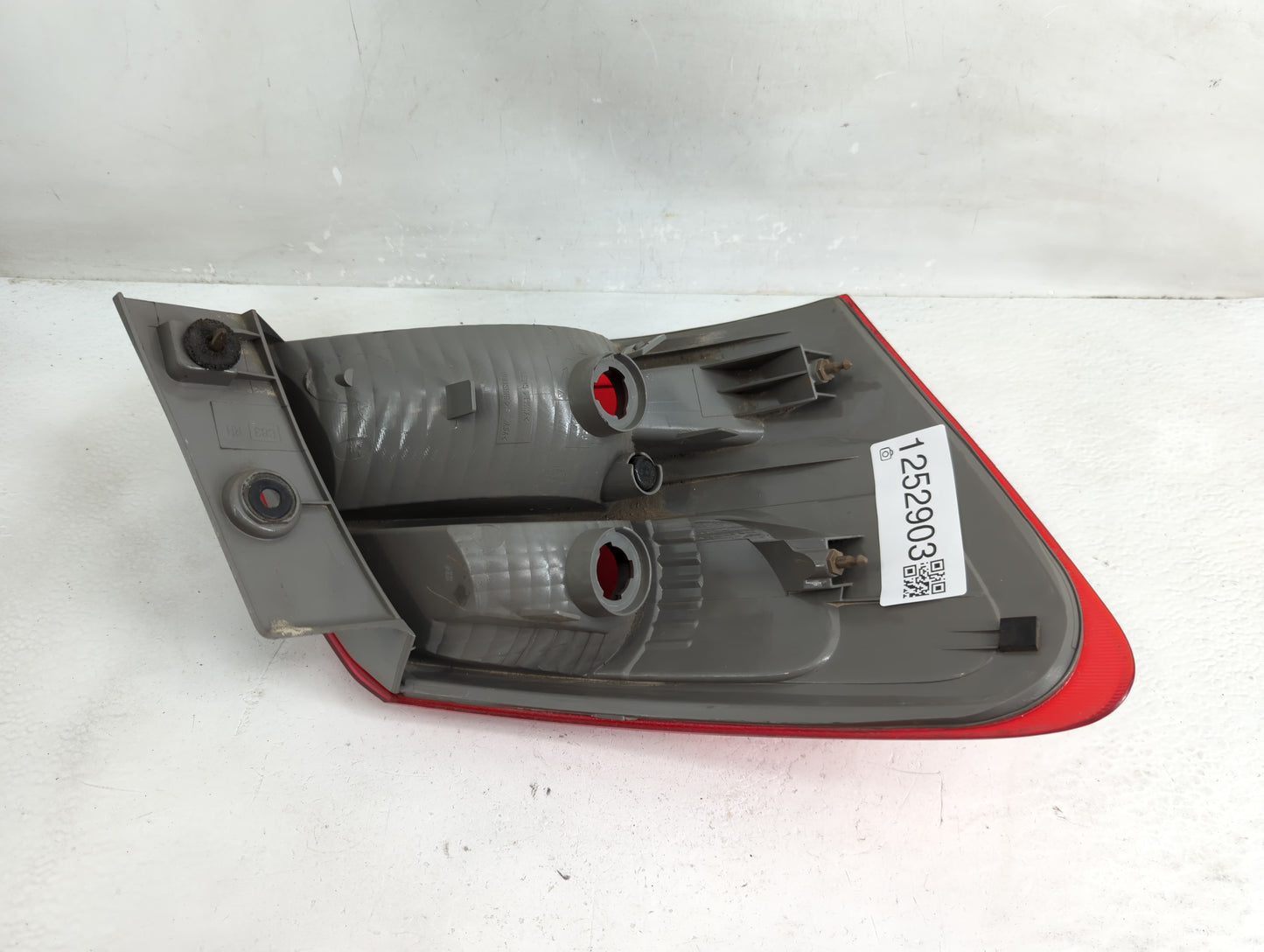 2014-2017 Nissan Rogue Tail Light Assembly Passenger Right OEM Fits Fits 2014 2015 2016 2017 OEM Used Auto Parts - Oemusedau
